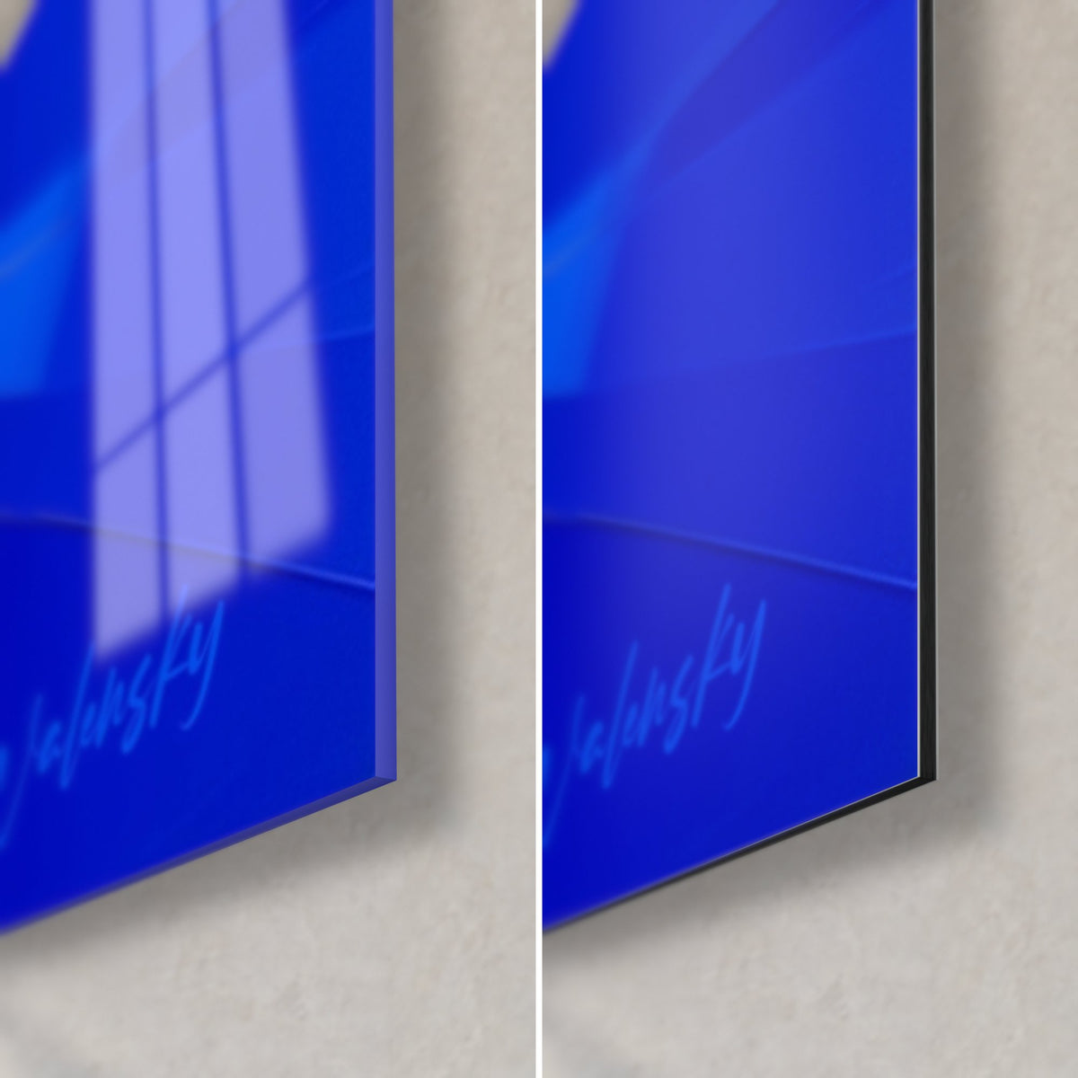 Tableau colvert en aplats bleu outremer, coin bas droit : verre acrylique brillant à reflets, alu Dibond noir mat, tranche 3 mm
