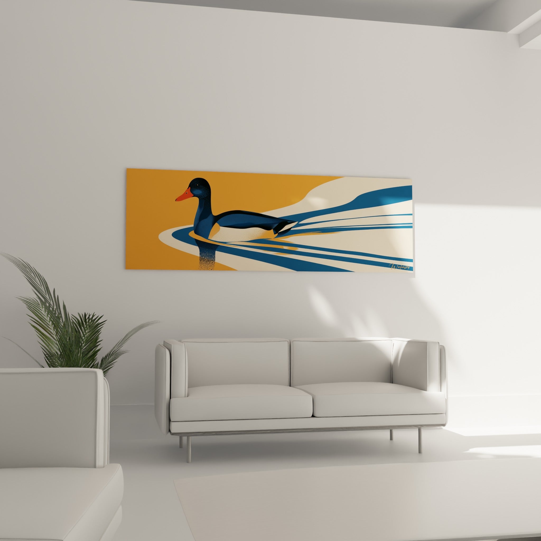 Sillage ondulé bleu marine et crème du canard accroché au-dessus d'un canapé dans un salon lumineux