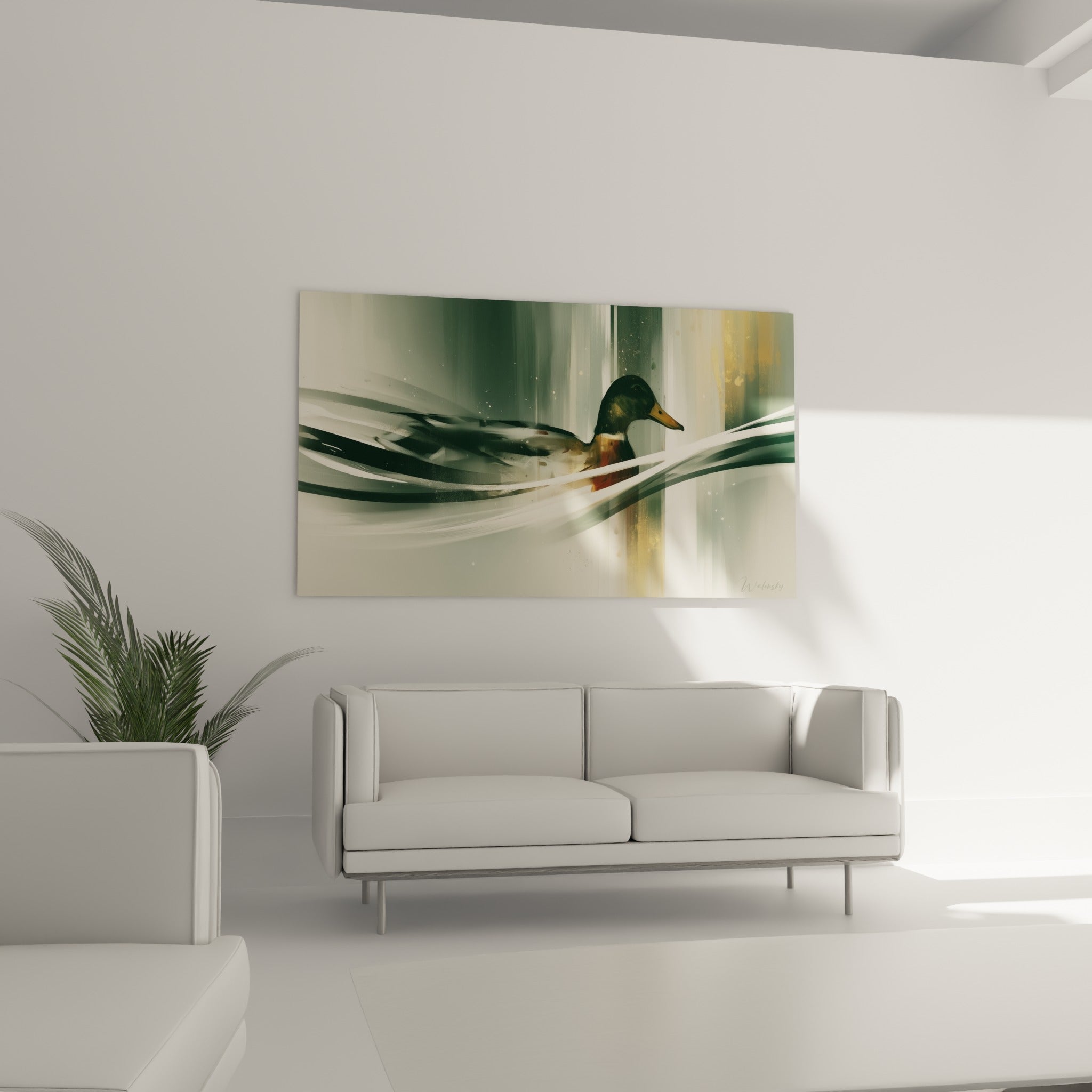 Oiseau aquatique aux teintes vert sauge et brun roux ondulant sur la toile, au-dessus d'un canapé dans un salon lumineux