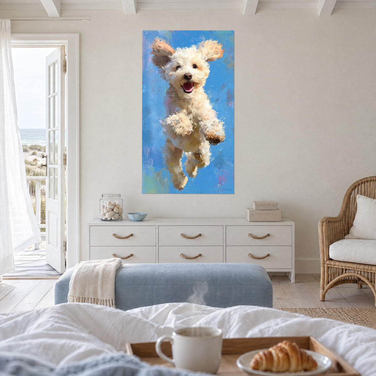 Cuadro caniche blanco roto volando en el azul del cielo, patas recogidas, manchas rosas, encima de una cama en un dormitorio luminoso