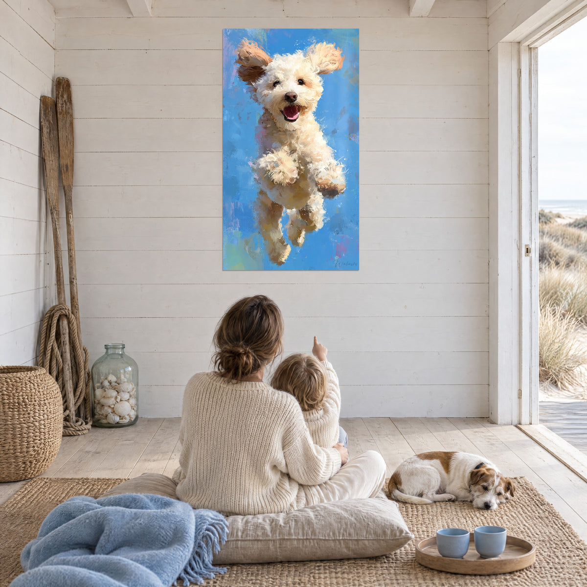 Cuadro caniche saltando, pelaje arena y blanco, cielo azul vivo, frente a una madre, su hijo y un terrier