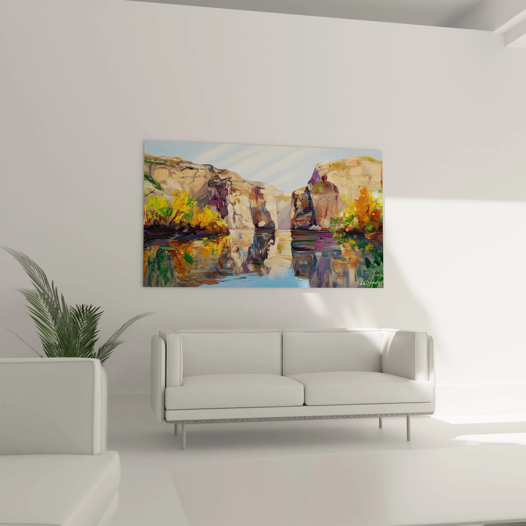 Tableau d'un canyon aux falaises imposantes reflétées dans une eau limpide, aux teintes dominantes de beige, bleu ciel et jaune-orange, réalisé avec une technique d'empâtement créant des textures rugueuses pour les roches et fluides pour l'eau.
