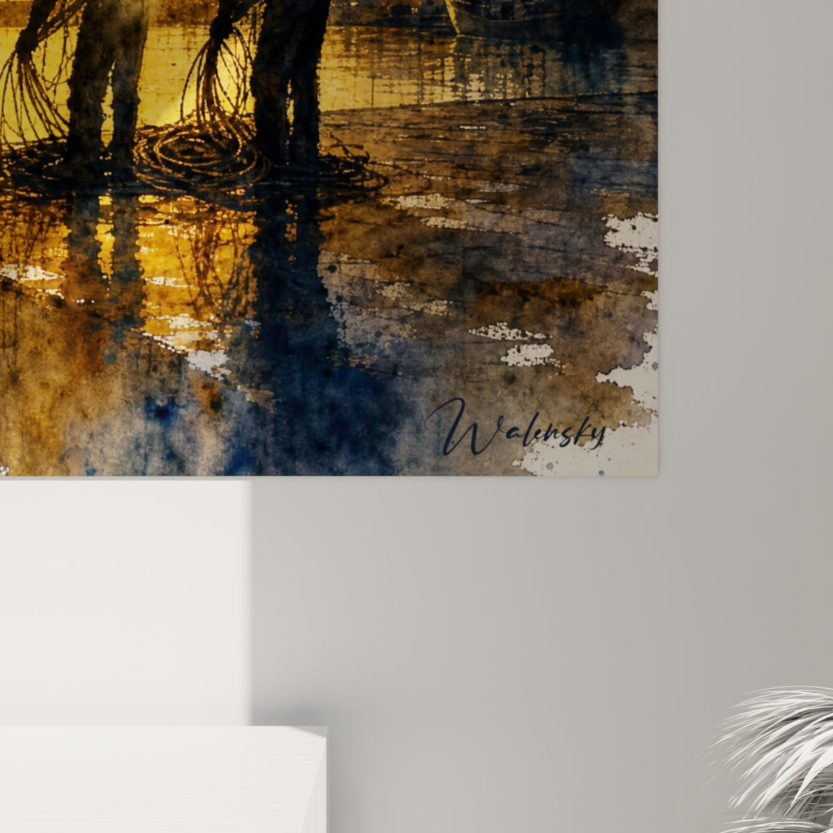 Coulures d'aquarelle orange et bleu marine formant les reflets sur l'eau du port de pêche