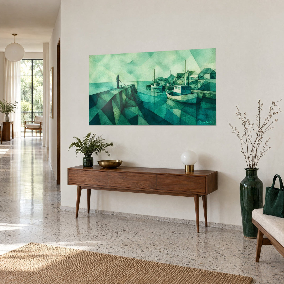 Tableau cabanon blanc de chalutier amarré, eau vert sapin et turquoise, mât fin et jetée triangulée, sur un buffet en bois