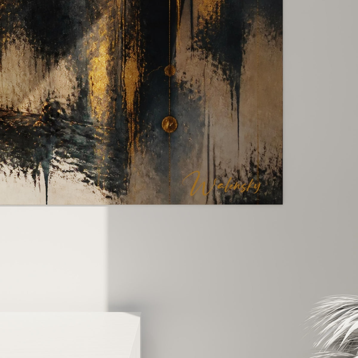 Empâtements dorés et coulures anthracite du tableau, matière dense évoquant la brume portuaire