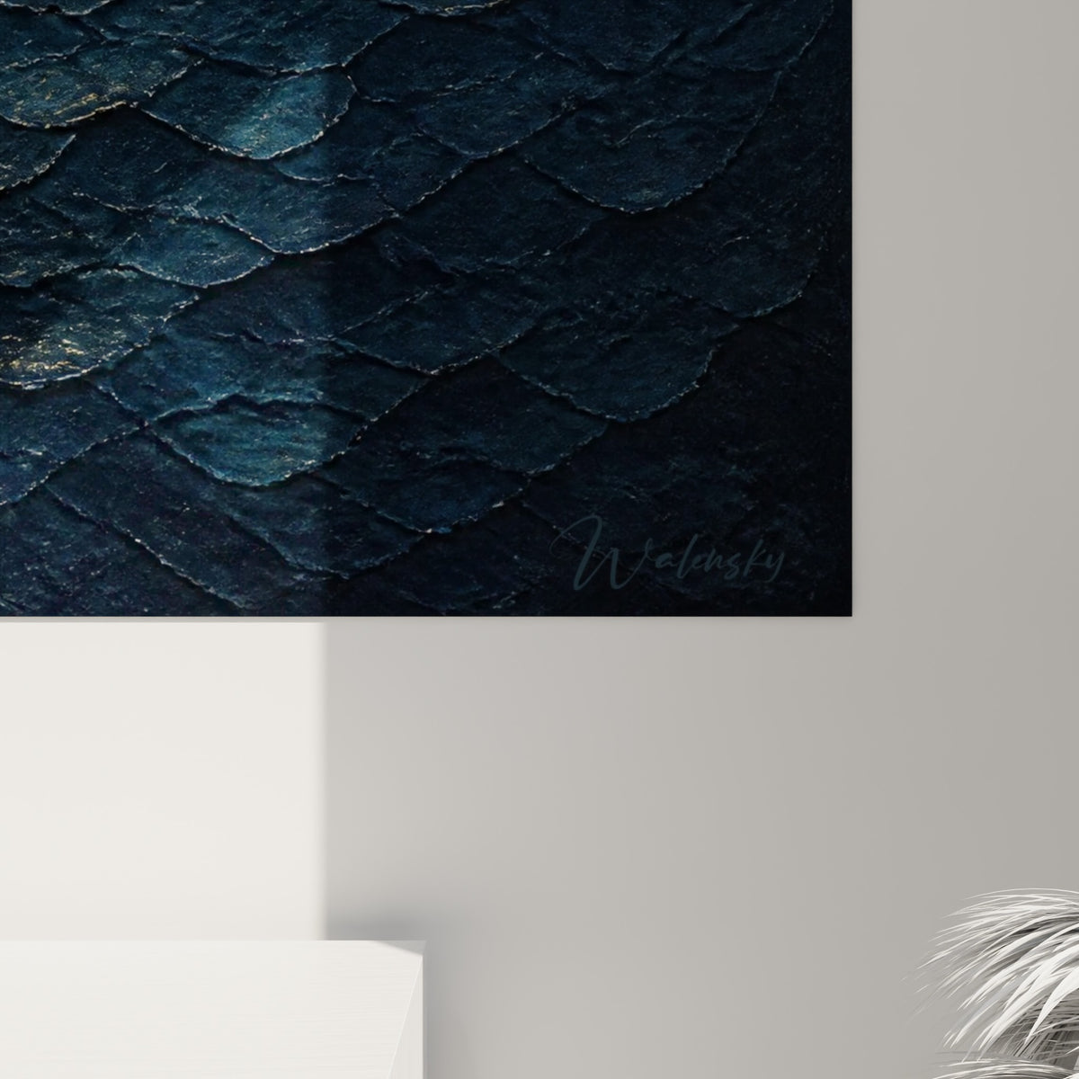 Empâtements bleu marine et dorés capturant le sillage d'un bateau, matière texturée du tableau Capbreton en gros plan
