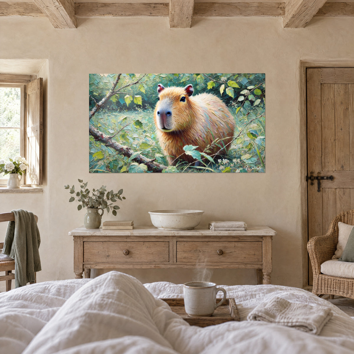 Tableau animal en portrait, ambre et rose, au regard sombre au milieu des feuilles vertes, accroché au-dessus d'un lit dans une chambre claire