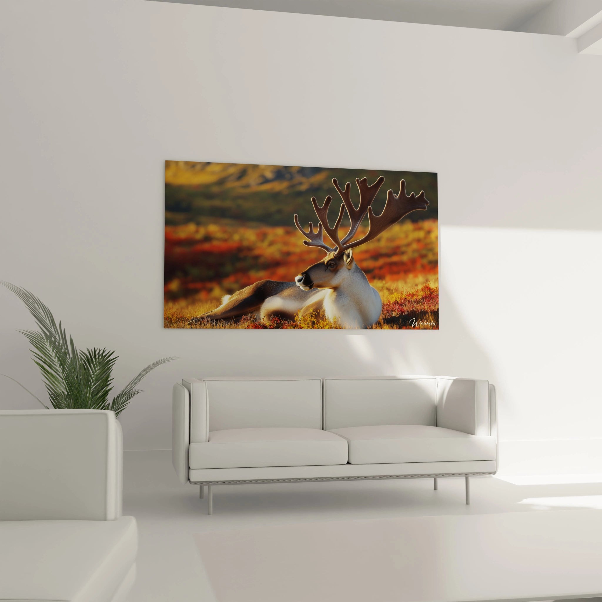 Un tableau artistique abstrait présentant un caribou au repos avec d'imposants bois ramifiés. Les couleurs automnales orangées et marron de la végétation environnante créent un contraste avec le pelage beige-blanc de l'animal sous une lumière dorée crépusculaire.

