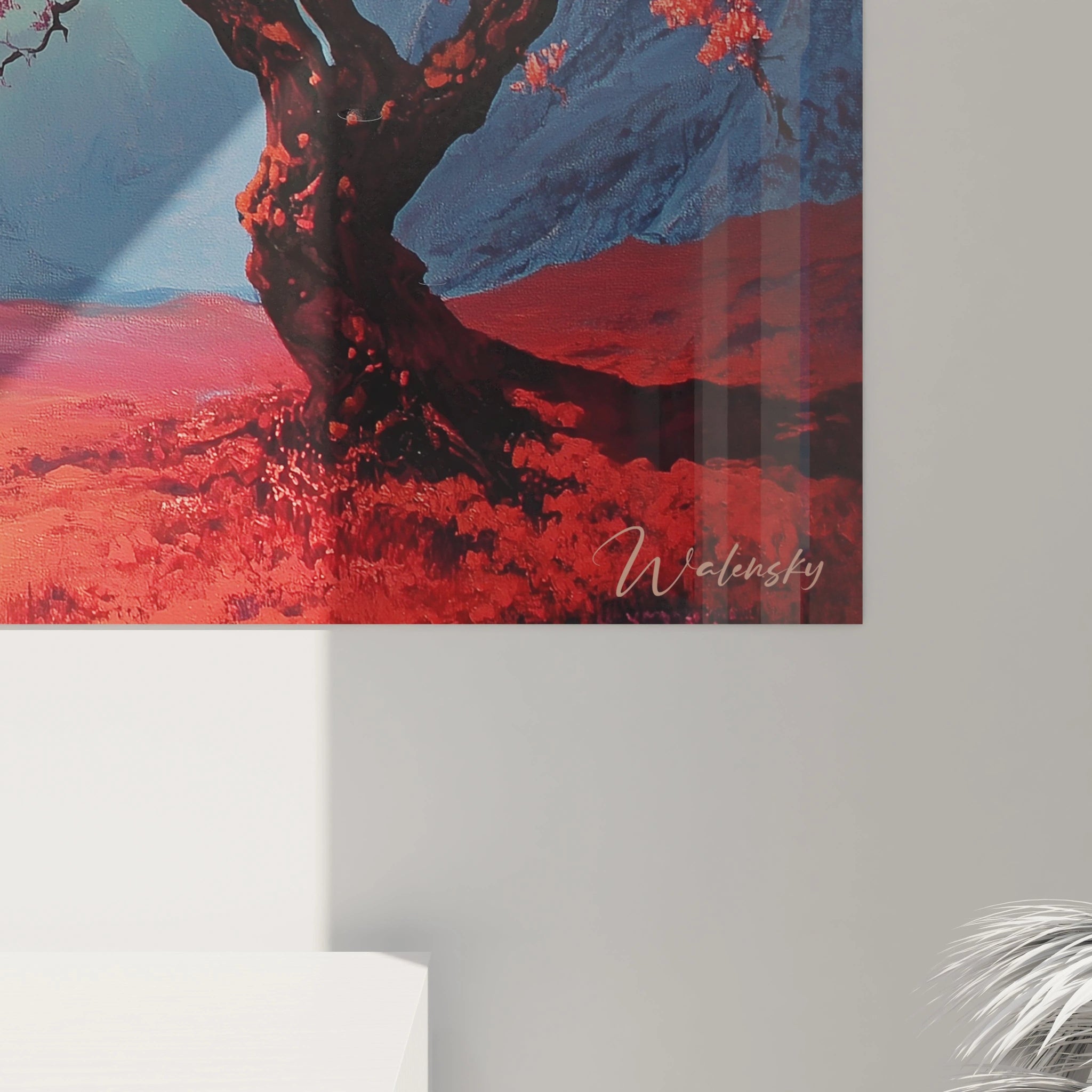 Composition moderne d'un tableau montagne où un arbre aux feuillages rouges se détache sur des cimes montagneuses bleues et violettes, avec des dégradés roses et orange au sol sous un ciel turquoise lumineux.
