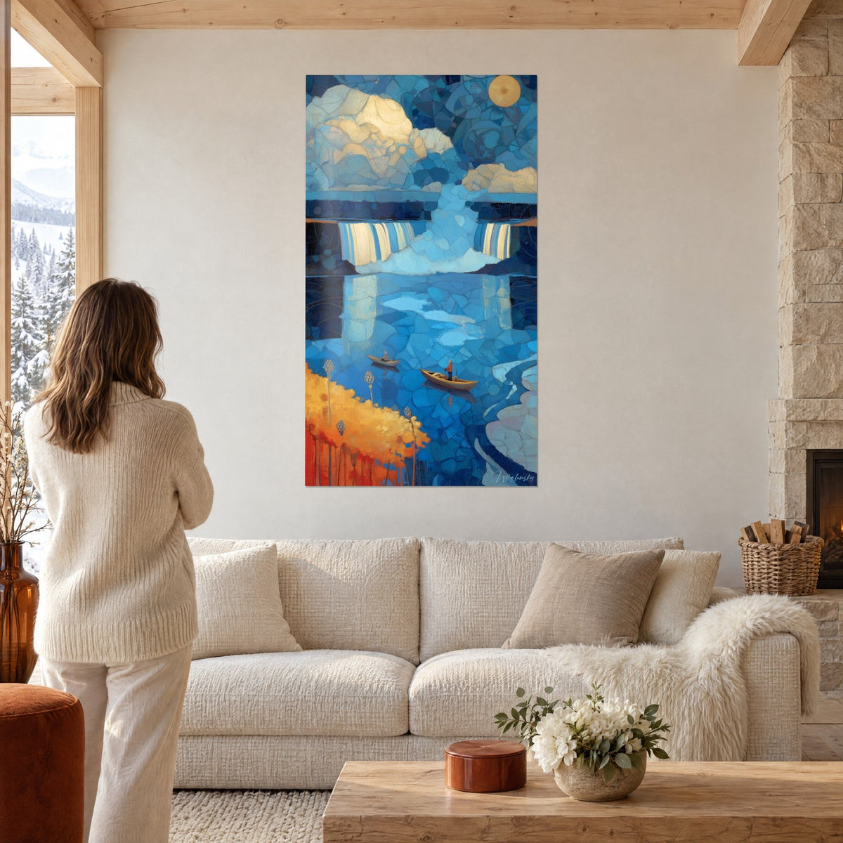 Tableau cascade stylisée aux franges d'écume ivoire, deux barques sur un lac bleu cobalt, au-dessus d'un canapé dans un salon lumineux
