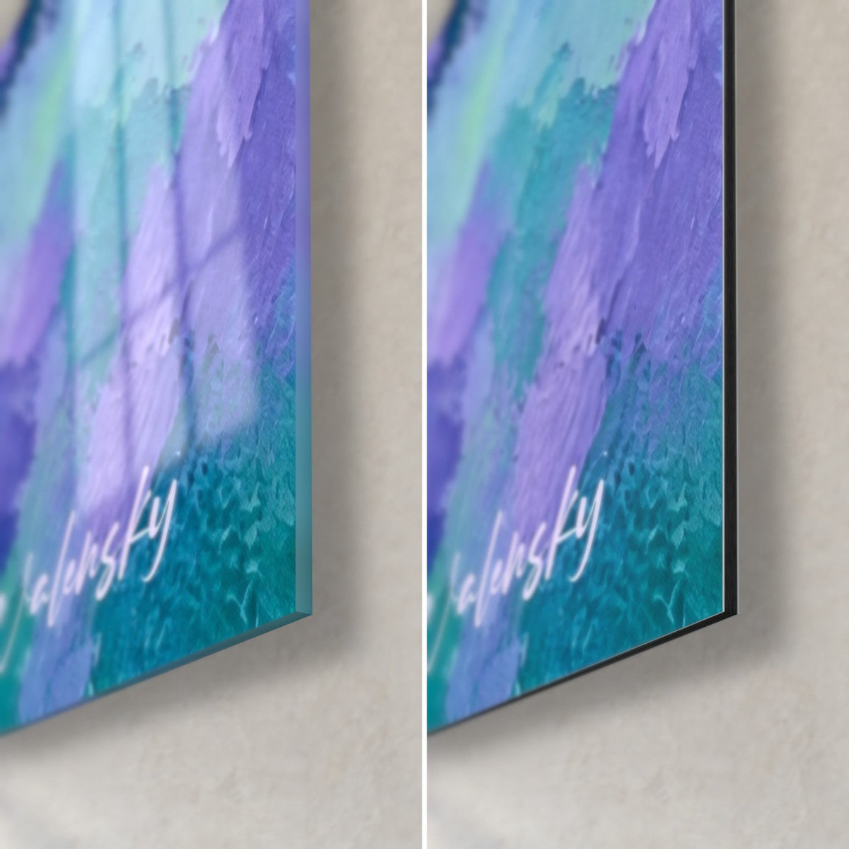 Tableau montagnes violettes et turquoise, coin bas droit : verre acrylique brillant à gauche, alu Dibond mat à droite, tranche noire
