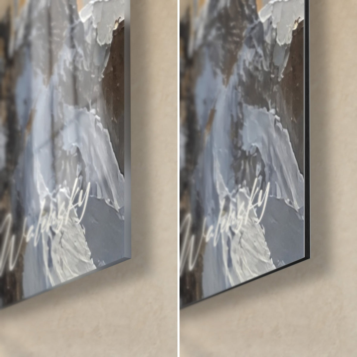 Tableau cime alpine en relief, coin bas droit : verre acrylique brillant et reflets à gauche, Dibond noir mat à droite, tranche de 3 mm