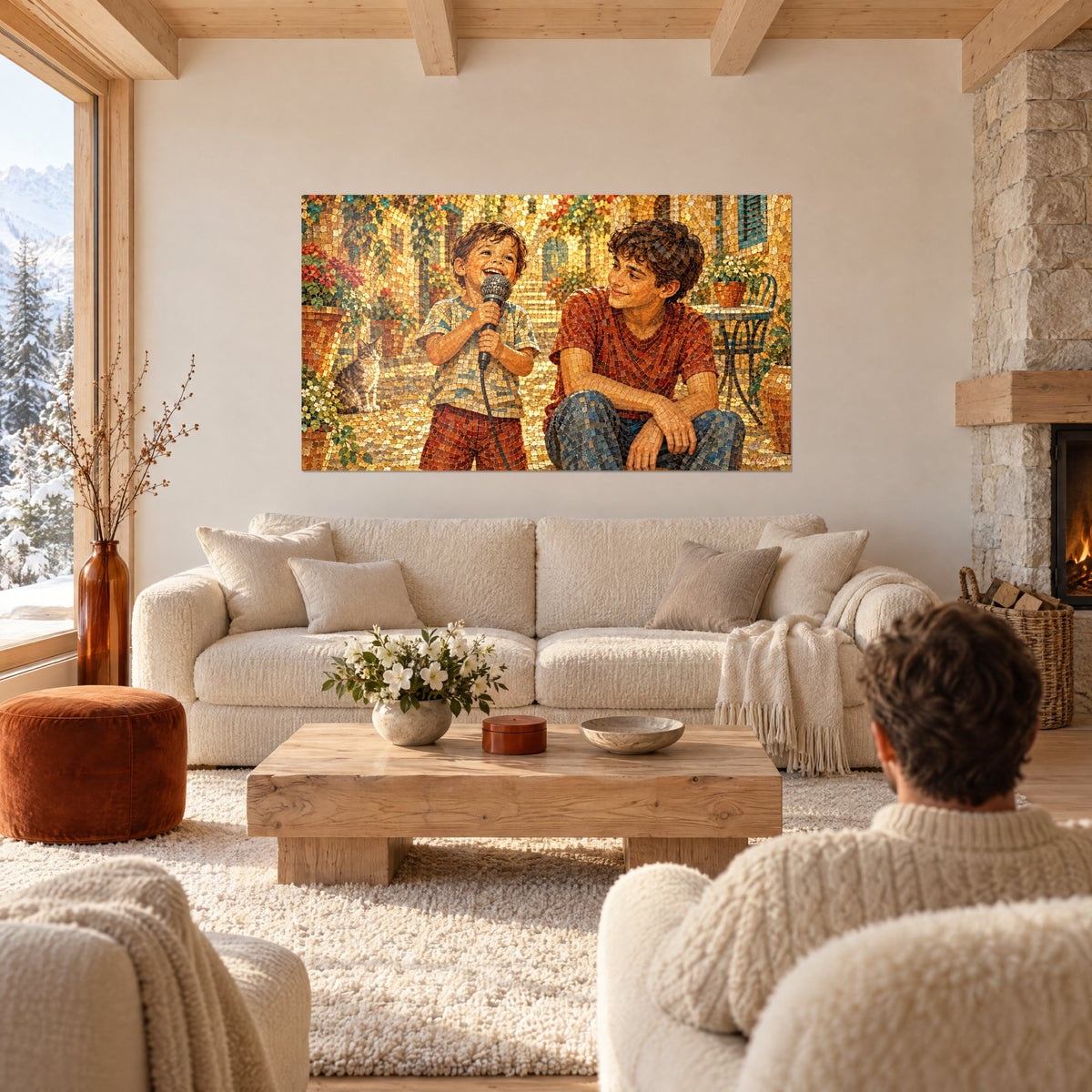 Tableau garçonnet hilare au micro, mosaïque ocre et rouille, chat tigré à gauche, au-dessus d'un canapé dans un salon lumineux