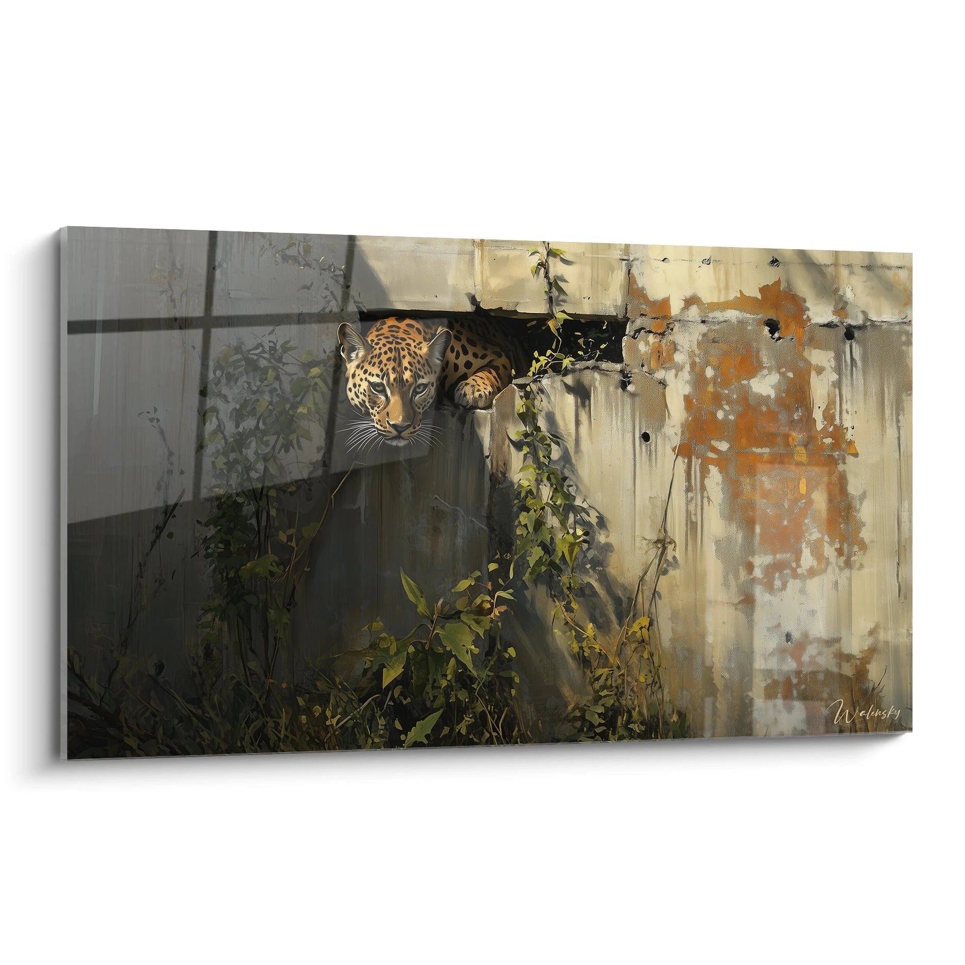 Un tableau artistique représentant un léopard émergent d'un mur texturé, avec des taches orange distinctes sur fond beige et gris, accompagné de feuillages verts qui encadrent la scène, créant une atmosphère de contraste entre nature sauvage et environnement urbain.
