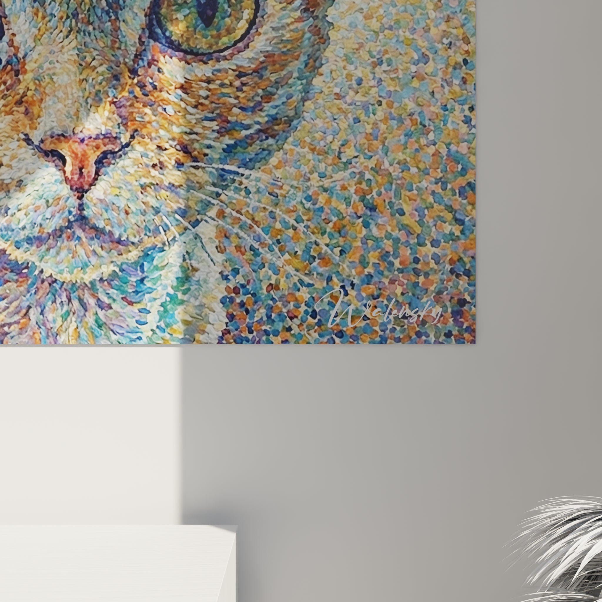 Détail des touches pointillistes ocre, bleu et violettes formant la fourrure et les oreilles du Chat Devon rex