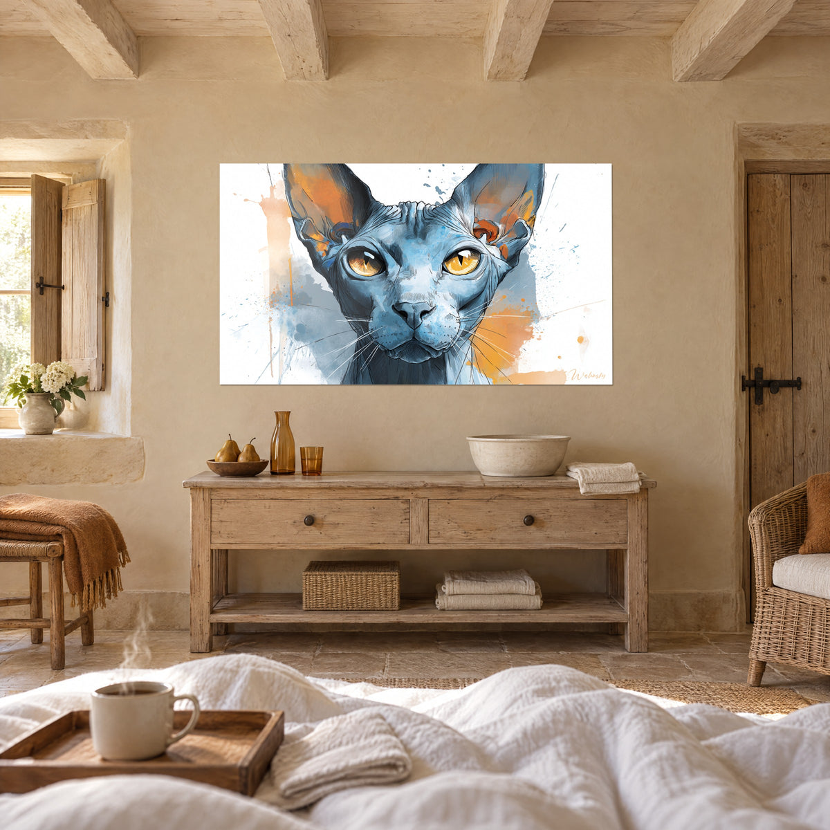 Cuadro felino sin pelo de mirada dorada, acuarela azul pervinca y tonos anaranjados, encima de una cama en un dormitorio luminoso