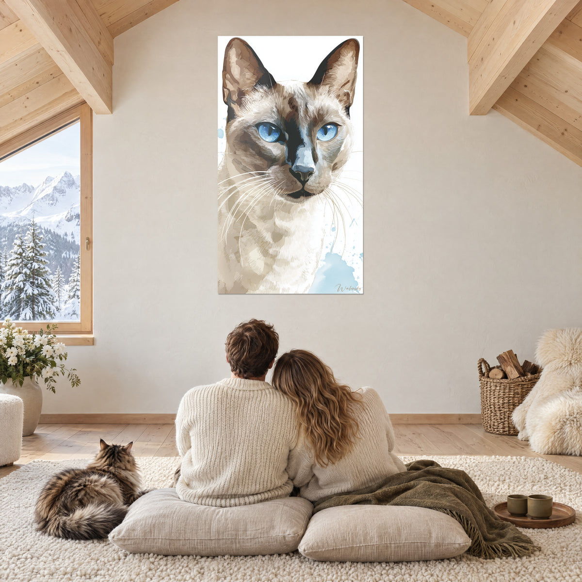 Schilderij kat met lichtblauwe pupillen, beige en bruine kleurtinten, in een zolderkamer van een chalet met een koppel en een Maine Coon
