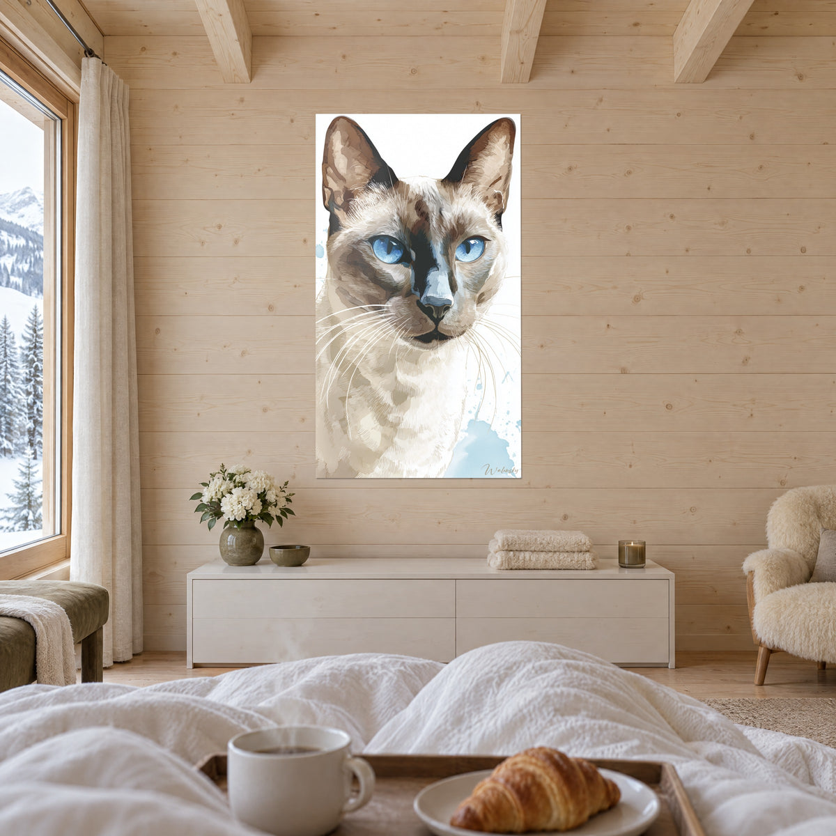 Schilderij Siamese kat met een gletsjerblauwe blik, leikleurige snuit op een witte achtergrond, boven een bed in een lichte slaapkamer