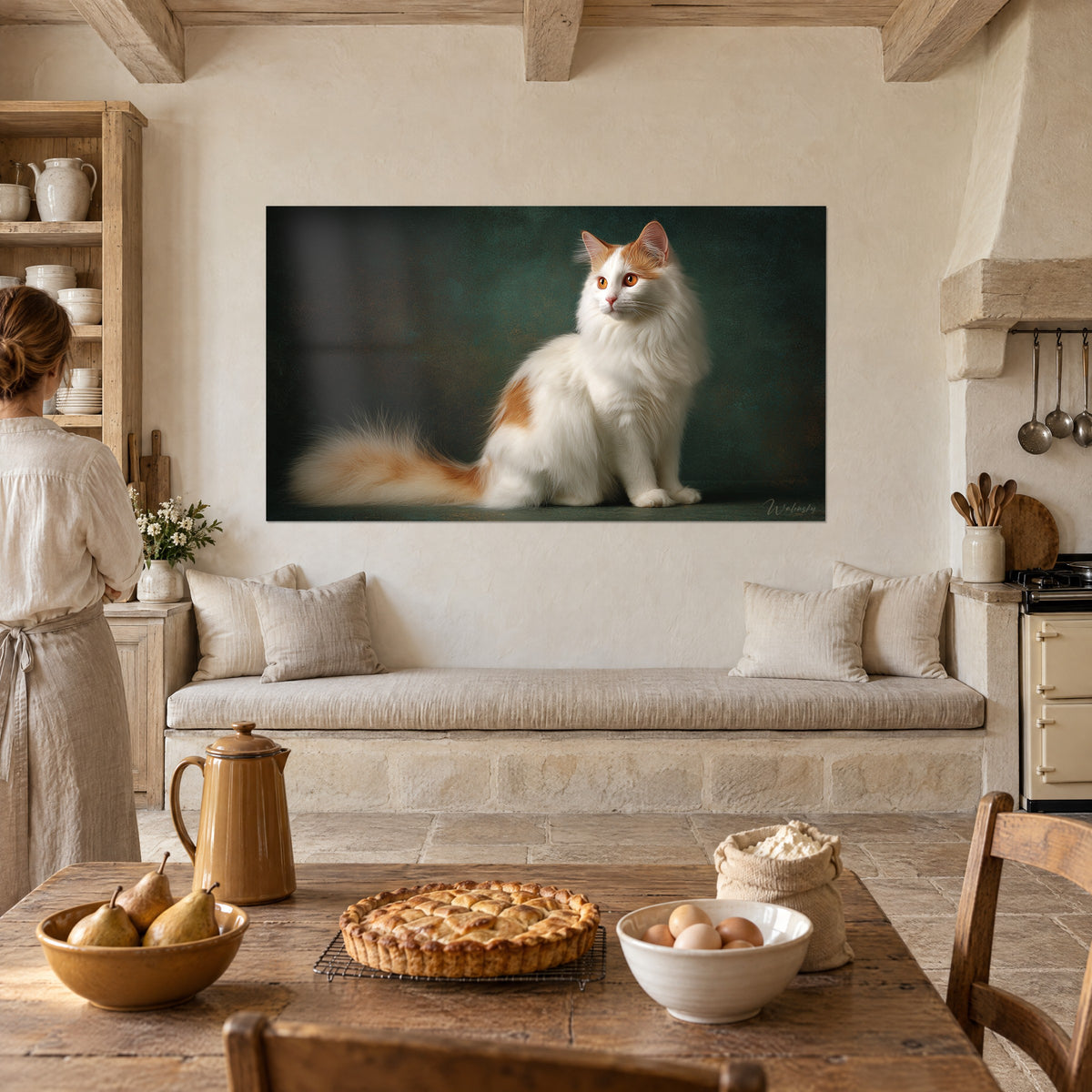 Gemälde sitzender Kater mit gewandtem Kopf, schneeweißes Fell mit rostroten Flecken auf dunkelgrünem Türkis, rustikale Steinküche