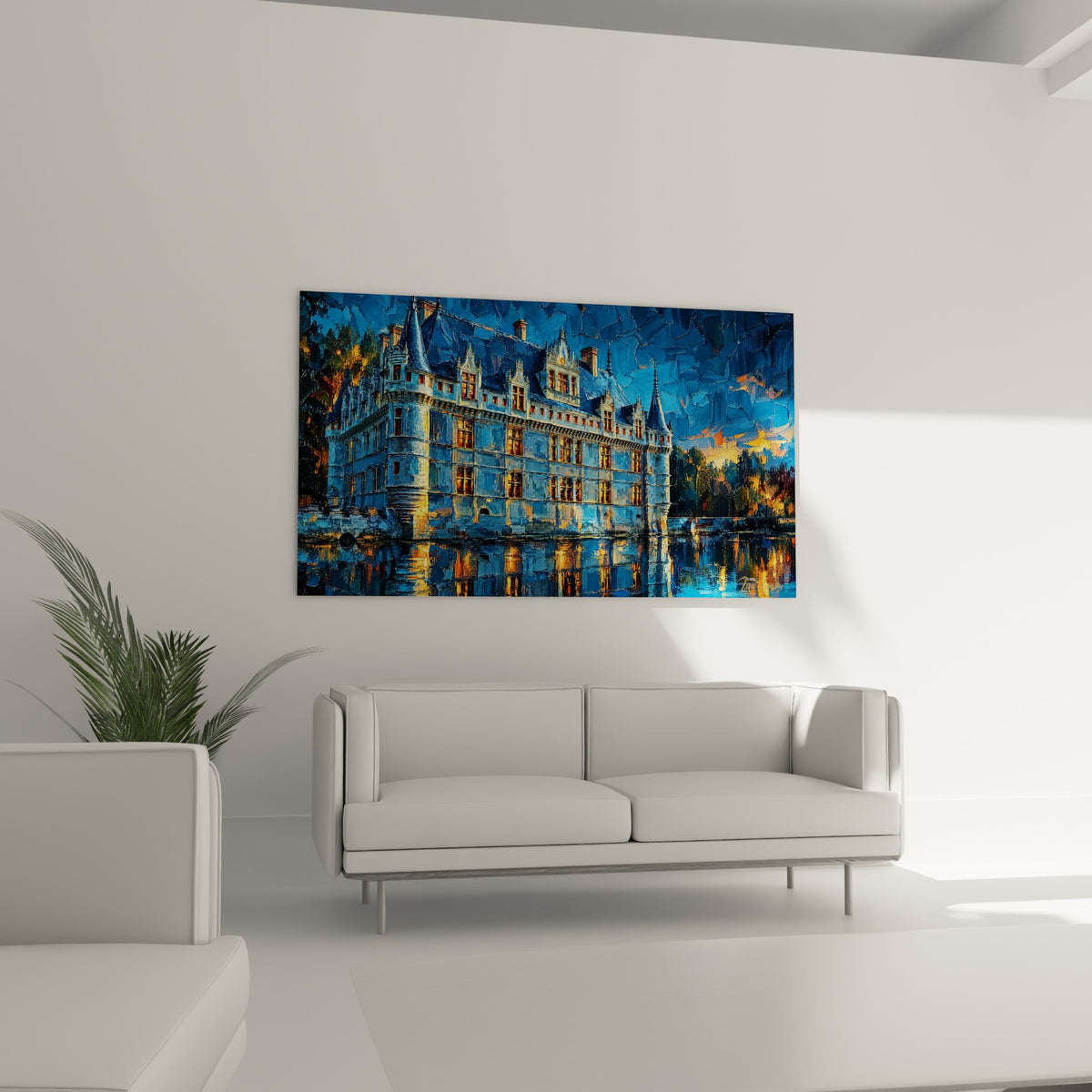 Tourelles éclairées du château d'Azay-le-Rideau, bleu profond et touches orangées, au-dessus d'un canapé dans un salon lumineux