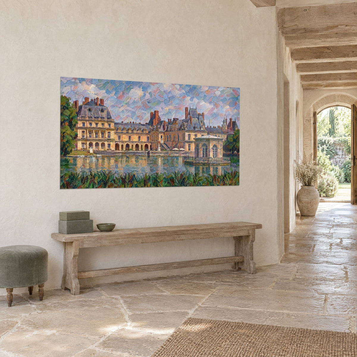 Cuadro residencia real con tejados de pizarra gris y fachada beige, cielo malva en pinceladas, sobre una pared de piedra blanca