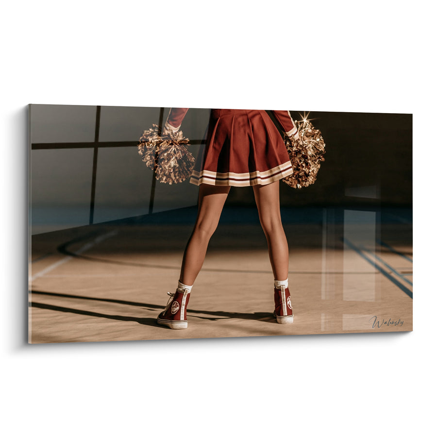 Tableau Baskets bordeaux et dorées sur parquet du gymnase - Jambes fermes plantées - Edition Cheerleader