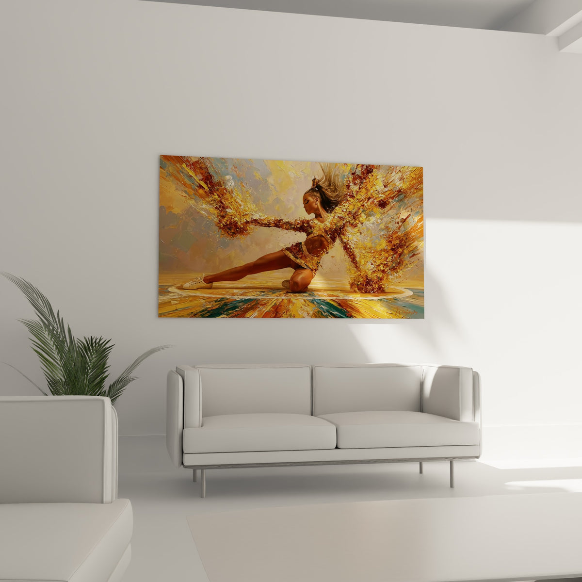 Geste explosif en camaïeu ocre et doré, tableau Cheerleader au-dessus d'un canapé dans un salon lumineux
