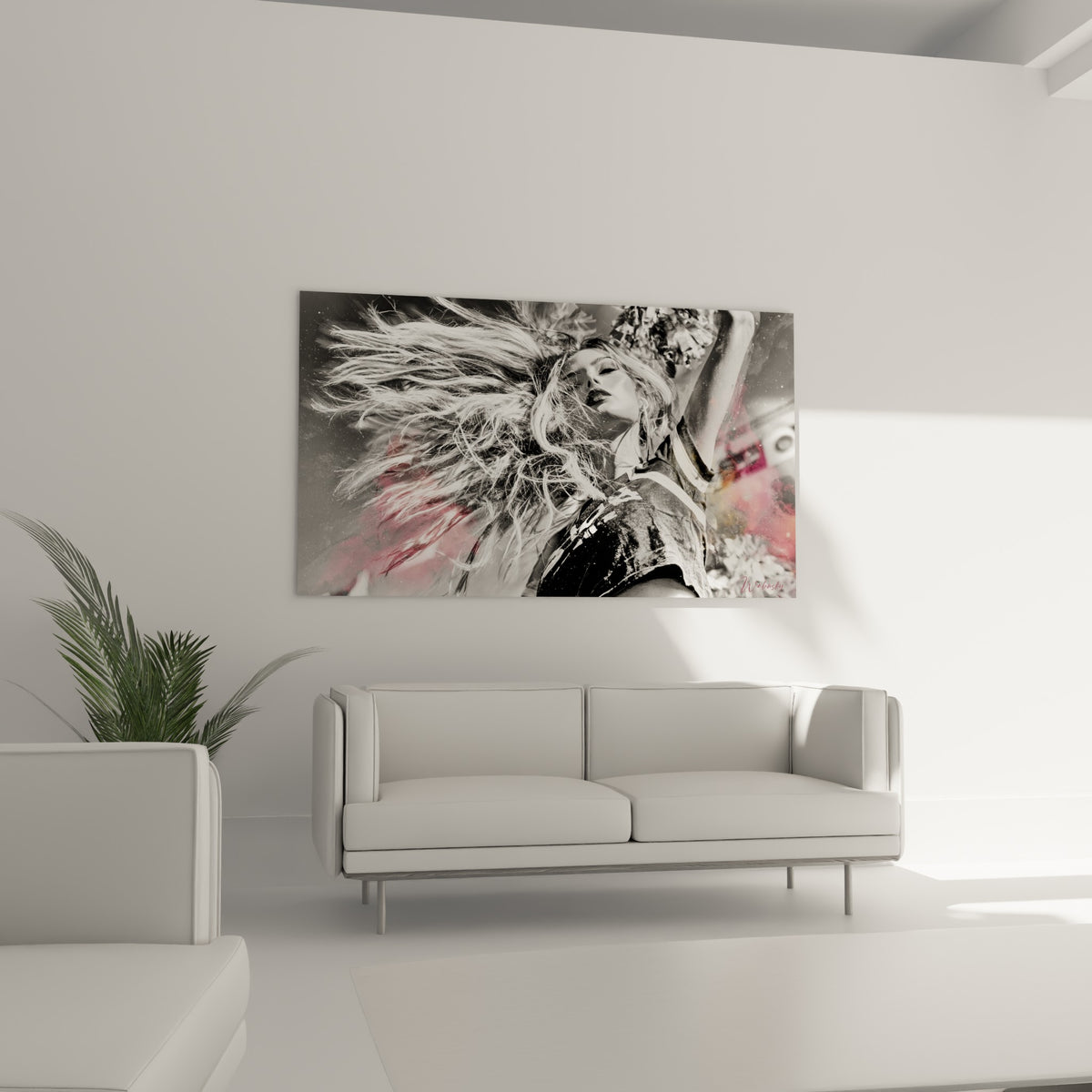 Cheveux blancs et mèches roses en mouvement d'une cheerleader, pompon argenté visible, au-dessus d'un canapé dans un salon lumineux