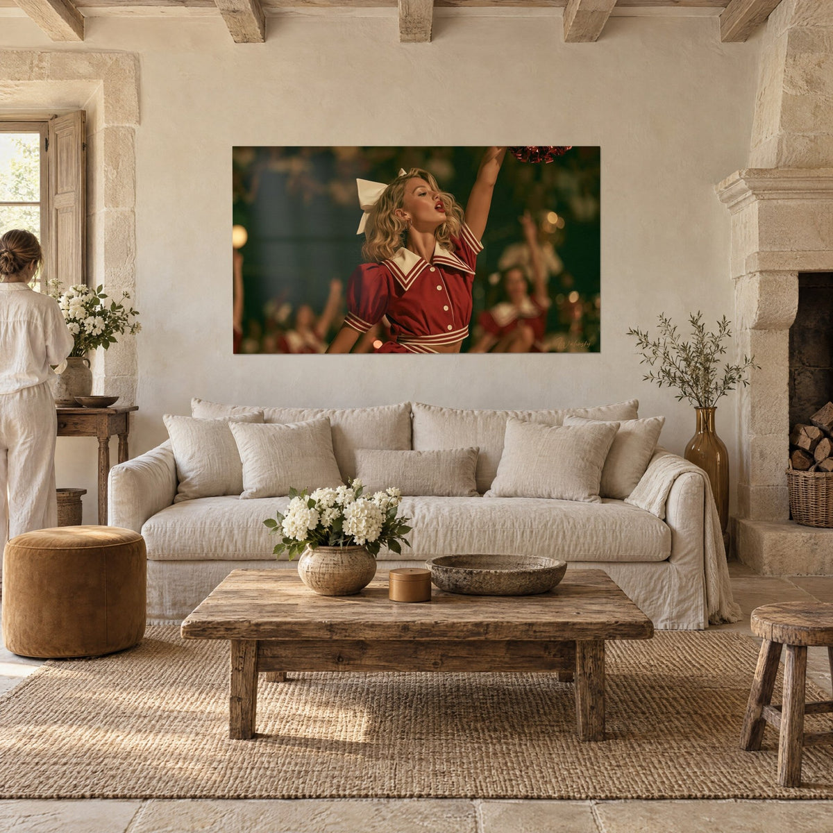 Tableau meneuse de pom-pom girls au pompon levé, tenue rouge et blanc, nœud ivoire, au-dessus d'un canapé dans un salon lumineux