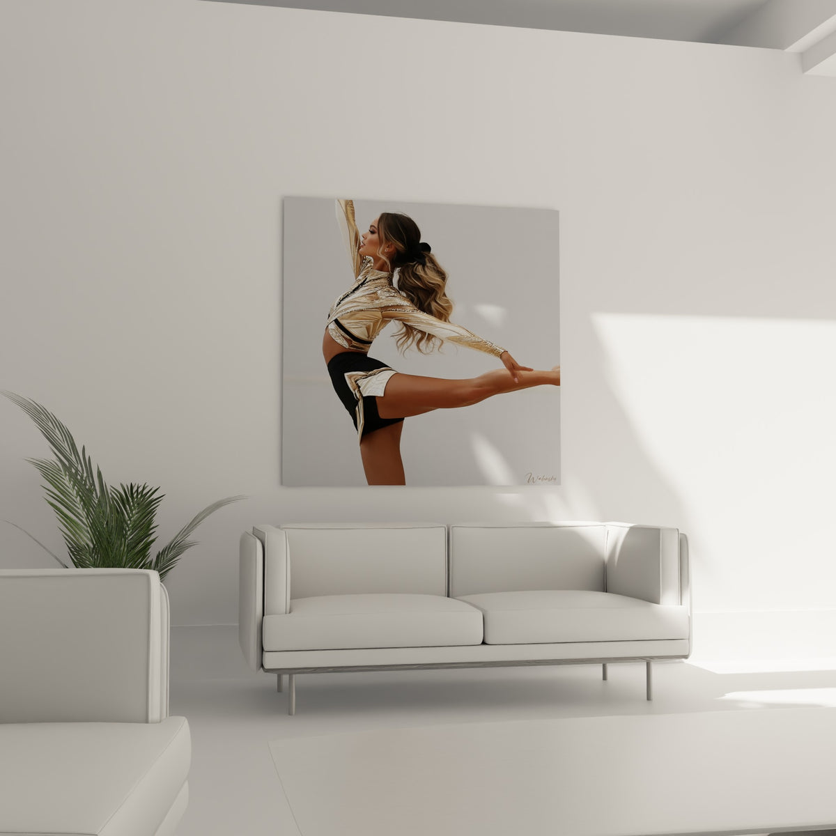 Danseuse sportive en tenue scintillante or et noire, geste souple, au-dessus d'un canapé dans un salon lumineux