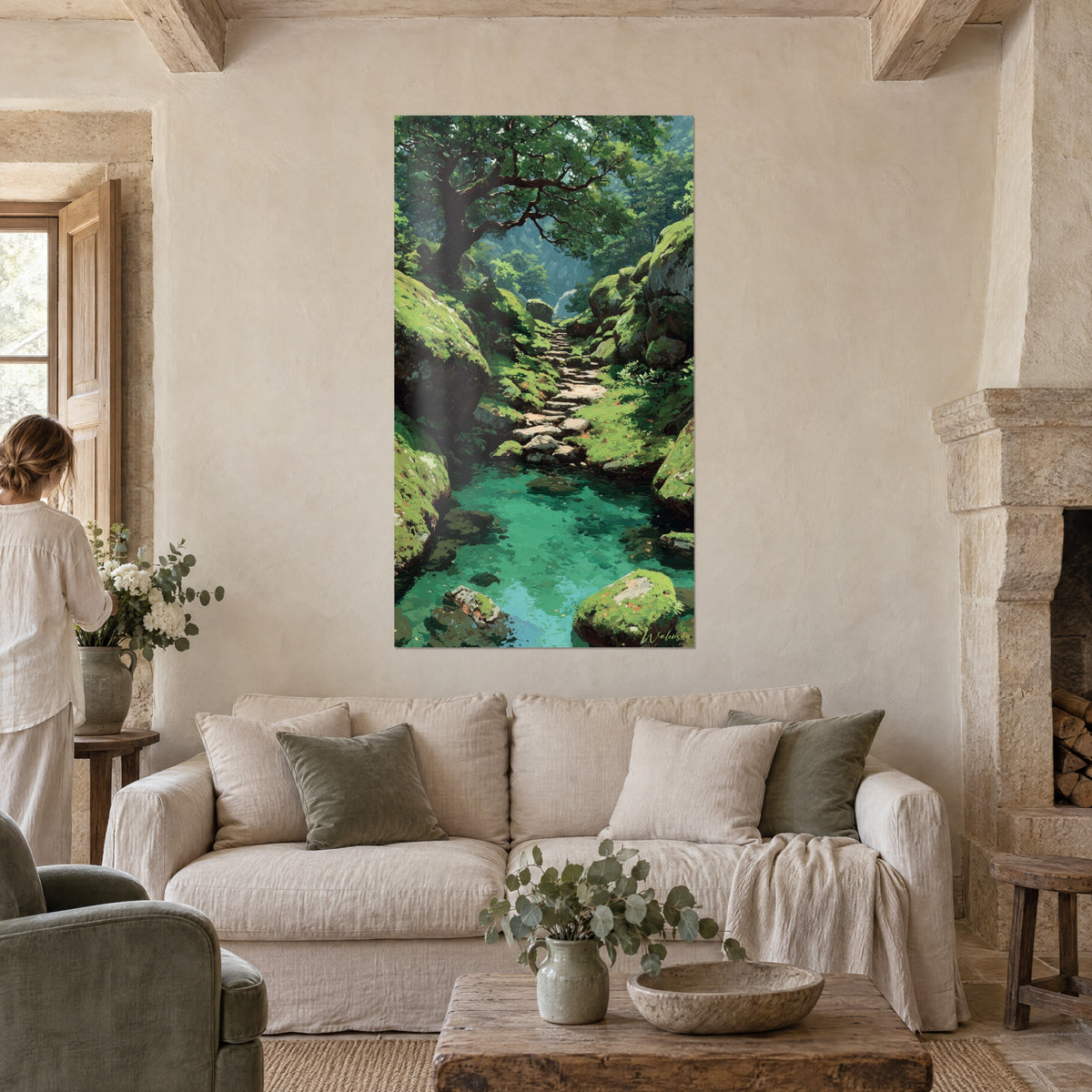 Quadro sentiero di pietre coperte di muschio verso una quercia, laghetto verde smeraldo, donna di spalle, sopra un divano in un soggiorno luminoso