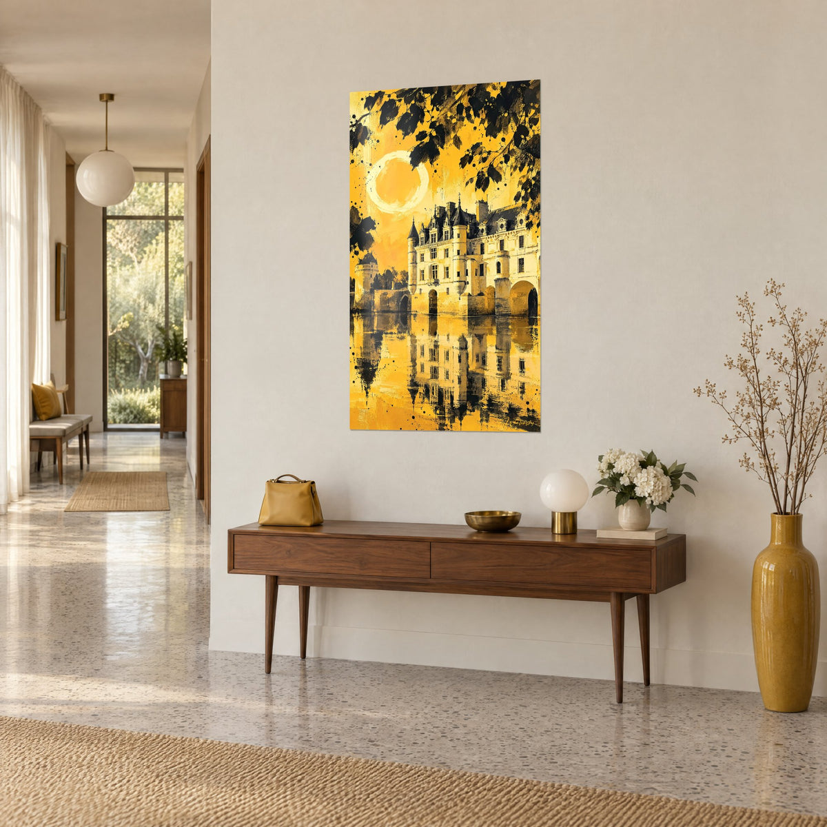 Tableau manoir à tourelles ivoire sous un soleil jaune cerclé de blanc, feuillage noir, sur une console en bois