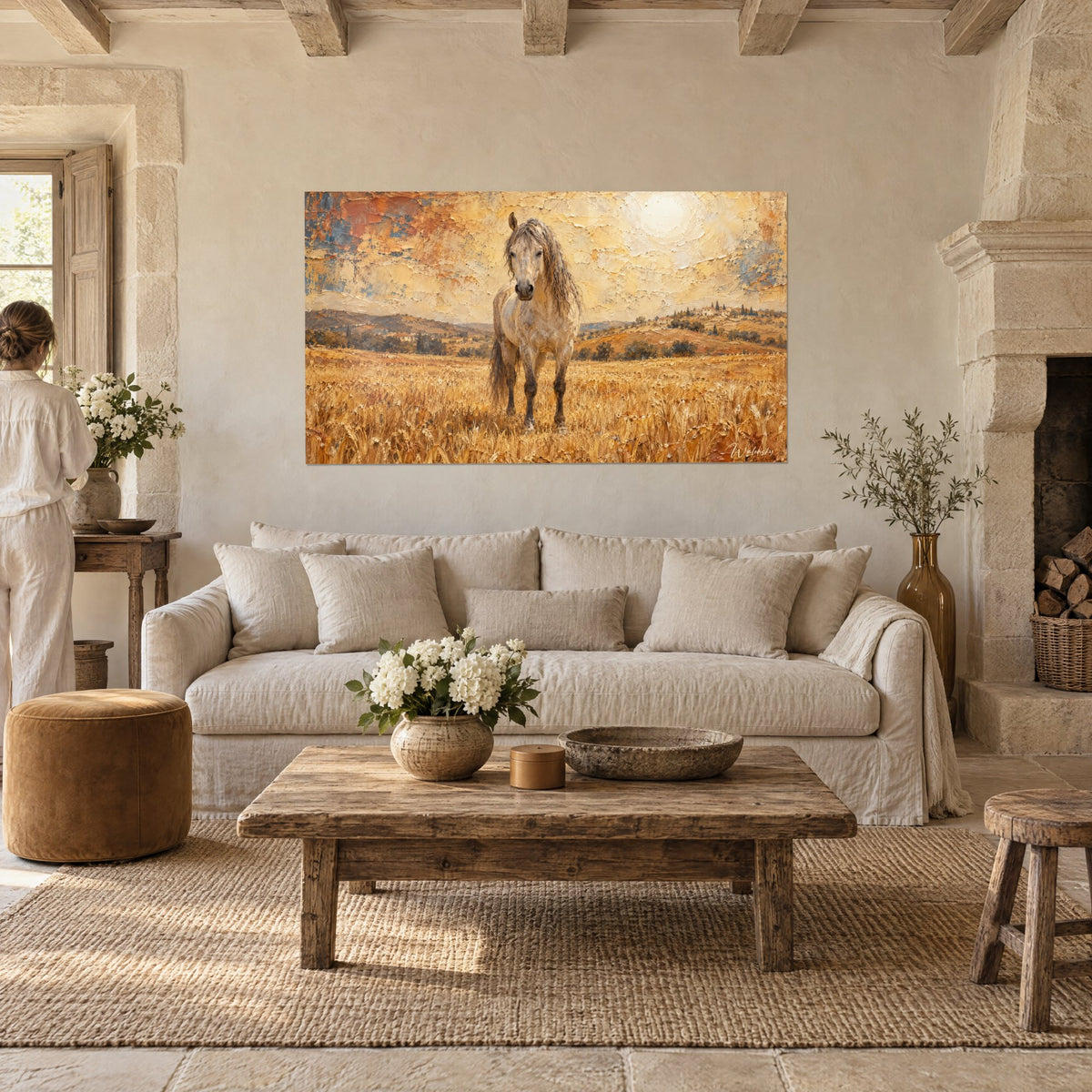 Tableau étalon andalou blanc crinière dorée dans un champ de blé ocre et bleu, au-dessus d'un canapé dans un salon lumineux