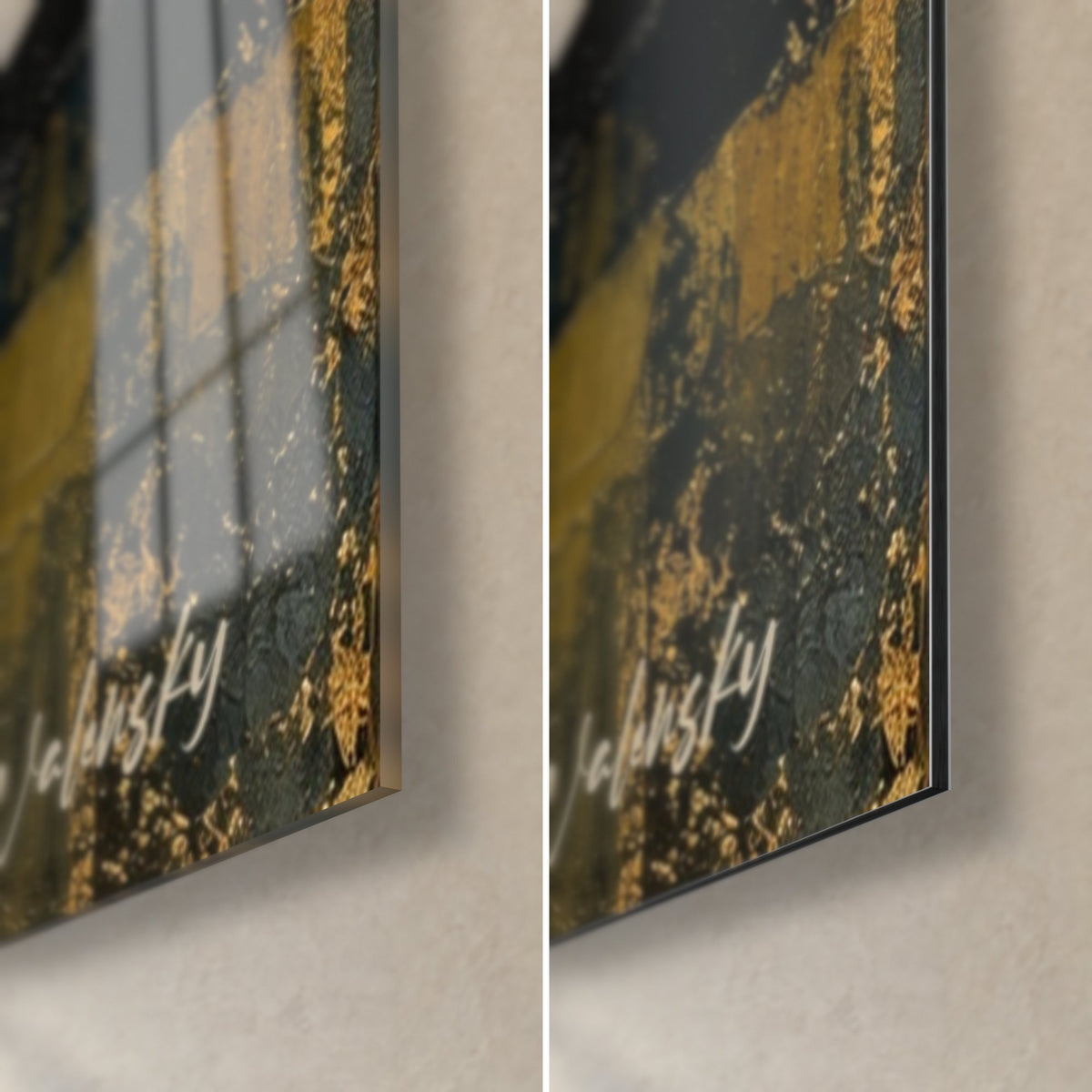 Tableau cheval blanc cabré, coin bas droit : verre brillant aux reflets et Dibond noir mat, tranche de 3 mm, touches dorées et bleu nuit