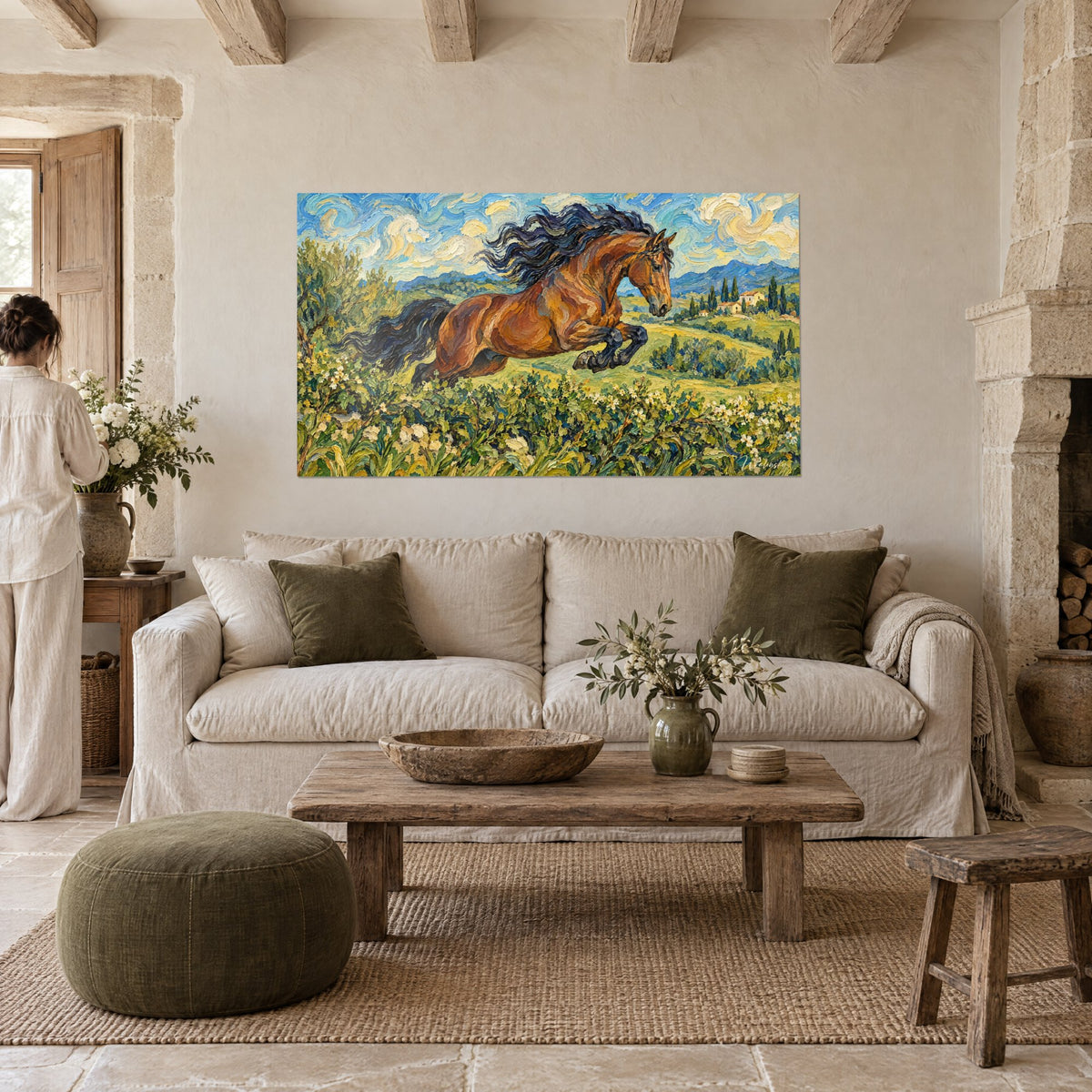 Tableau cheval alezan bondissant, crinière noire au vent, champ fleuri vert et bleu, au-dessus d'un canapé dans un salon lumineux