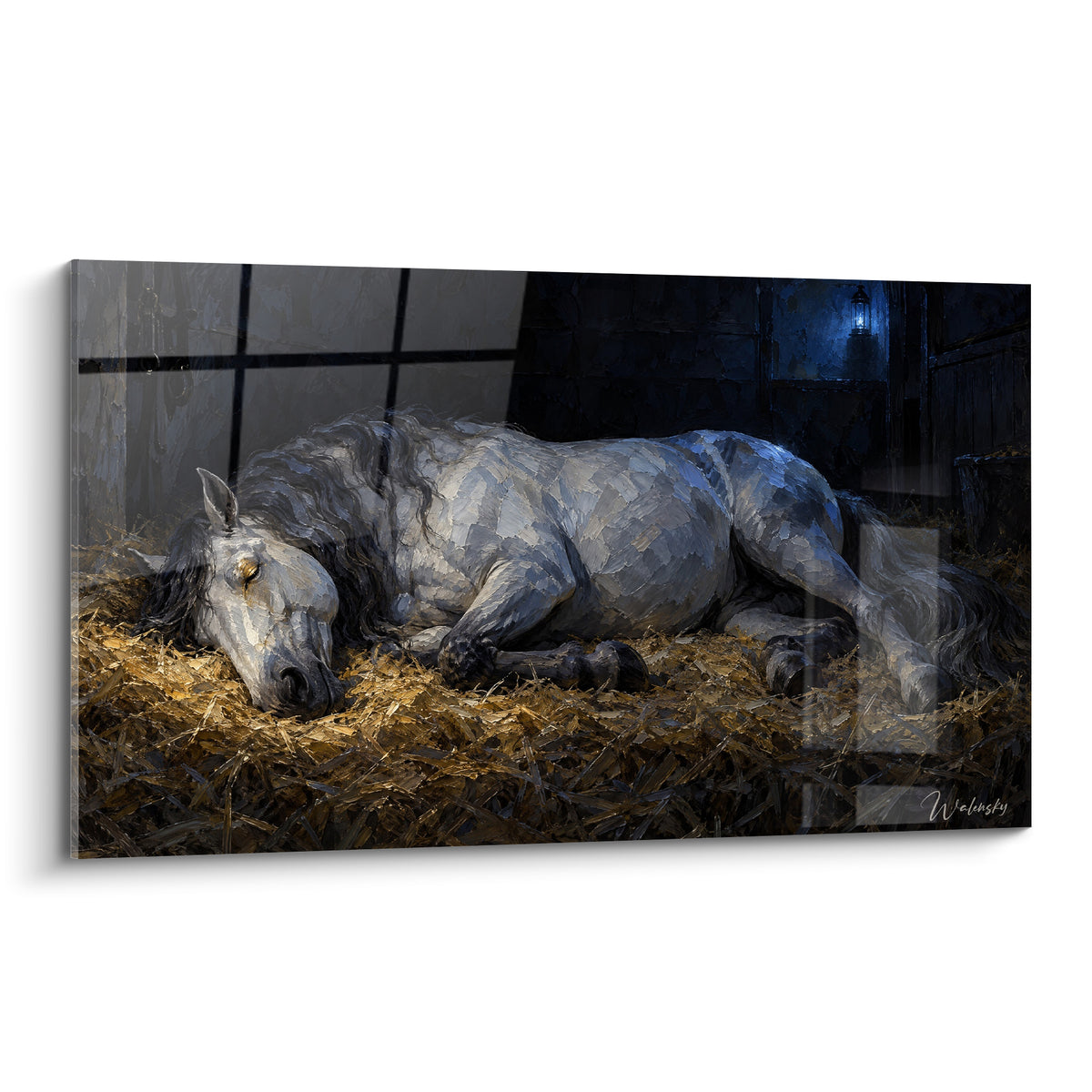 Tableau Cheval Andalou gris perle allongé sur paille dorée, lanterne bleu nuit en arrière-plan