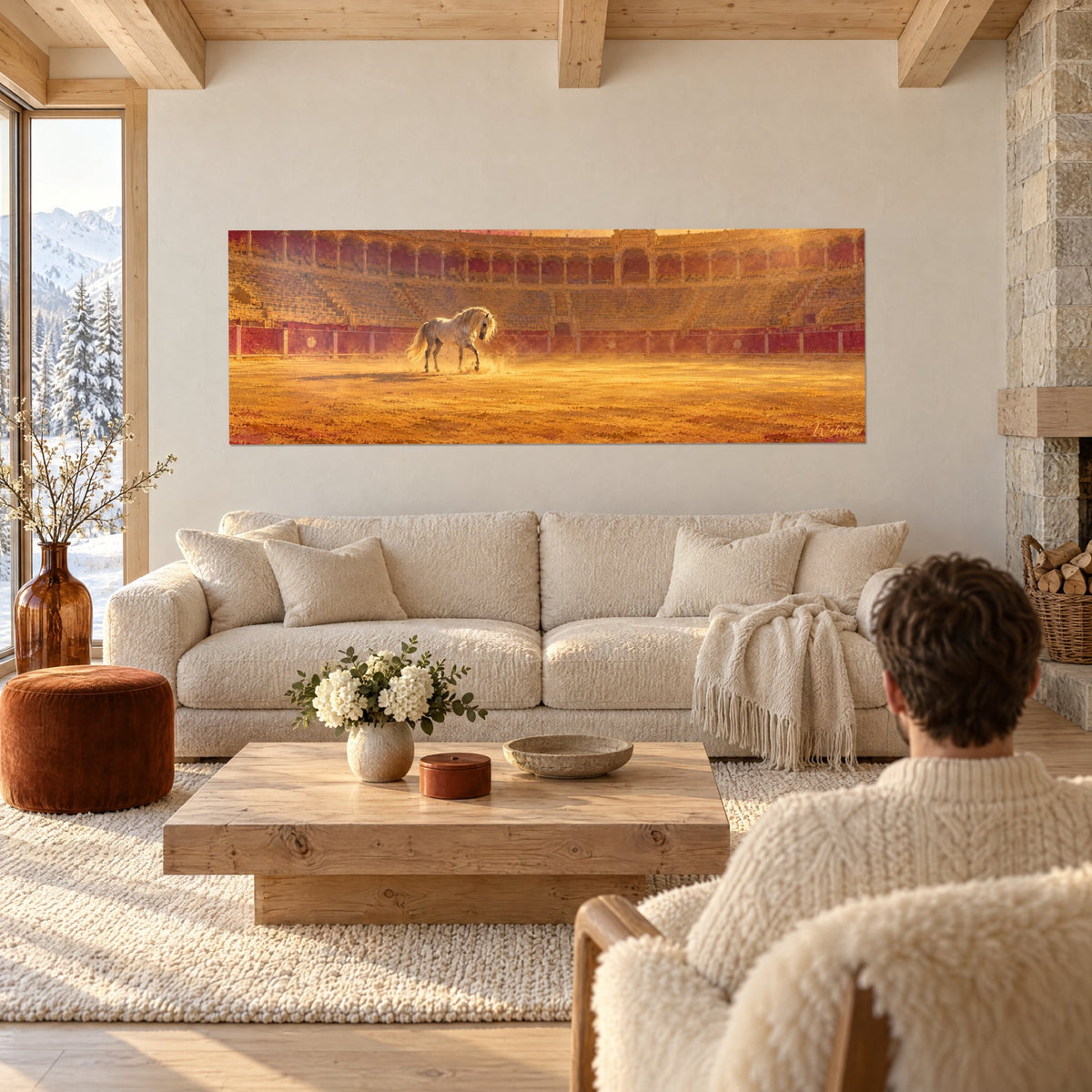 Tableau étalon andalou à la crinière claire galopant dans le sable ocre d'une arène, au-dessus d'un canapé dans un salon lumineux