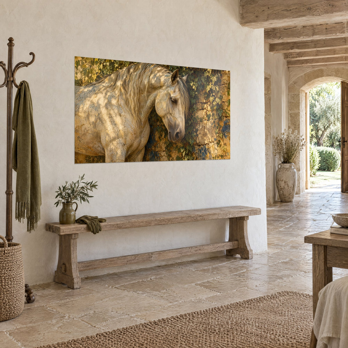 Tableau robe blanche craquelée d'un étalon aux yeux clos, lierre vert olive et pierre jaune, au bout d'une console en bois, maison en pierre