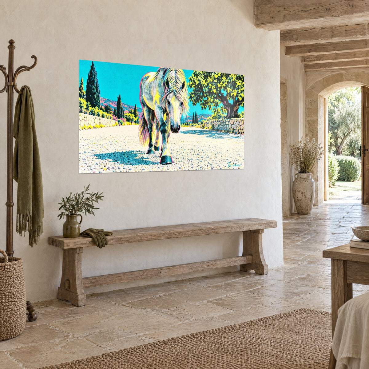 Tableau étalon andalou à la crinière dorée, cyprès sombres et ciel turquoise, accroché sur un mur de pierre, vue de trois-quarts