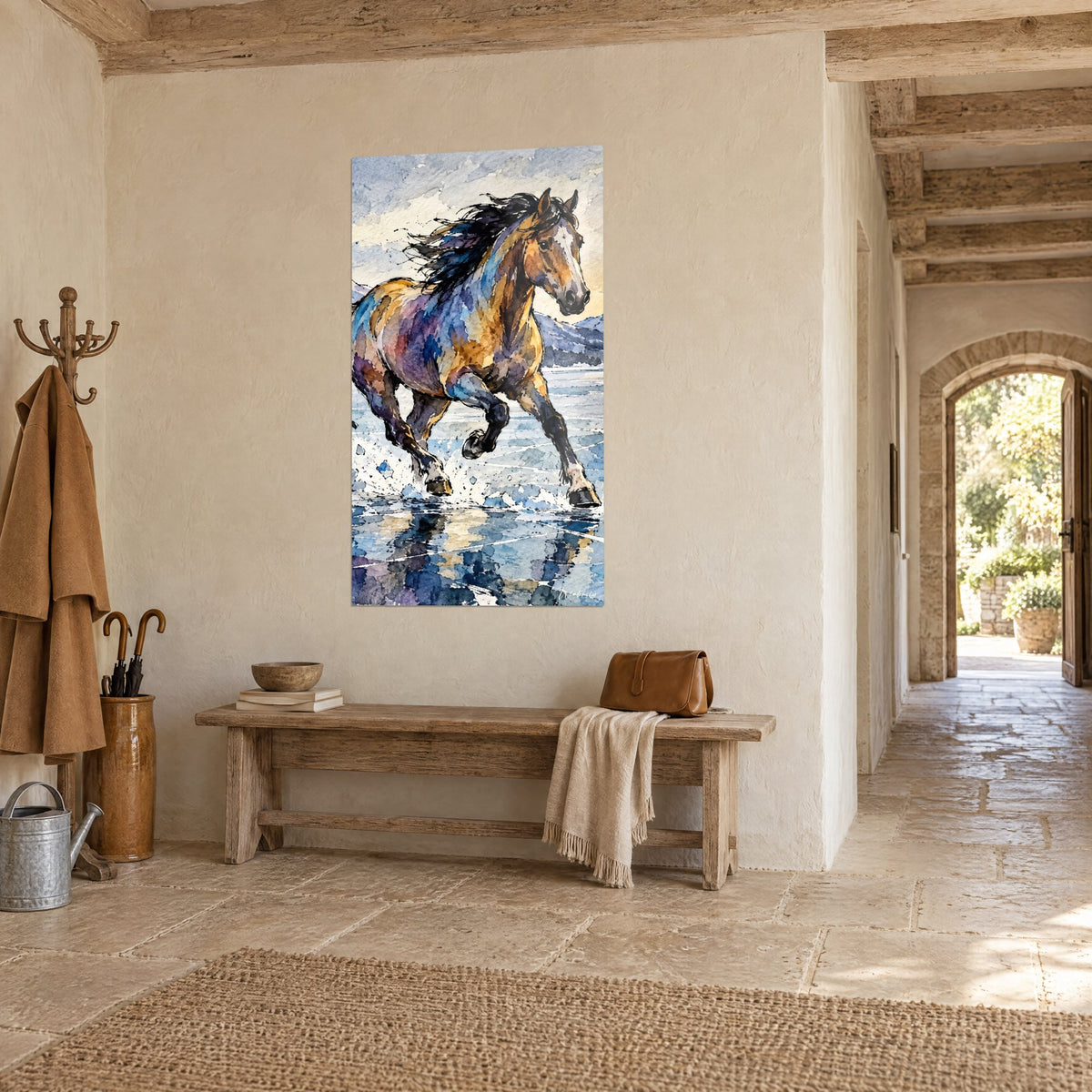 Tableau cheval bai lancé sur les flots, éclaboussures argentées, reflets bleu glacier et or, mur crème d'une entrée en pierre