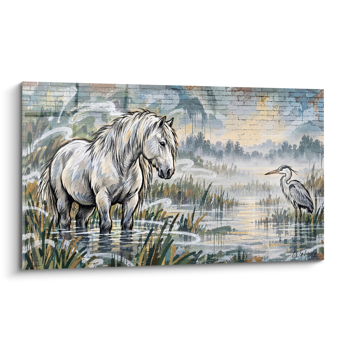 Tableau Cheval de Camargue blanc face à un héron gris dans un marais ocre et bleu pastel brumeux
