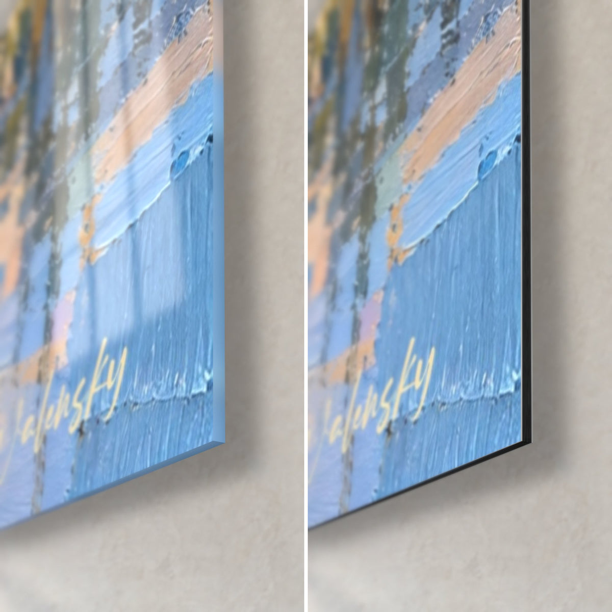 Tableau cheval blanc en coups de pinceau bleus et pêche, coin bas droit : verre acrylique brillant et alu Dibond mat, tranche de 3 mm