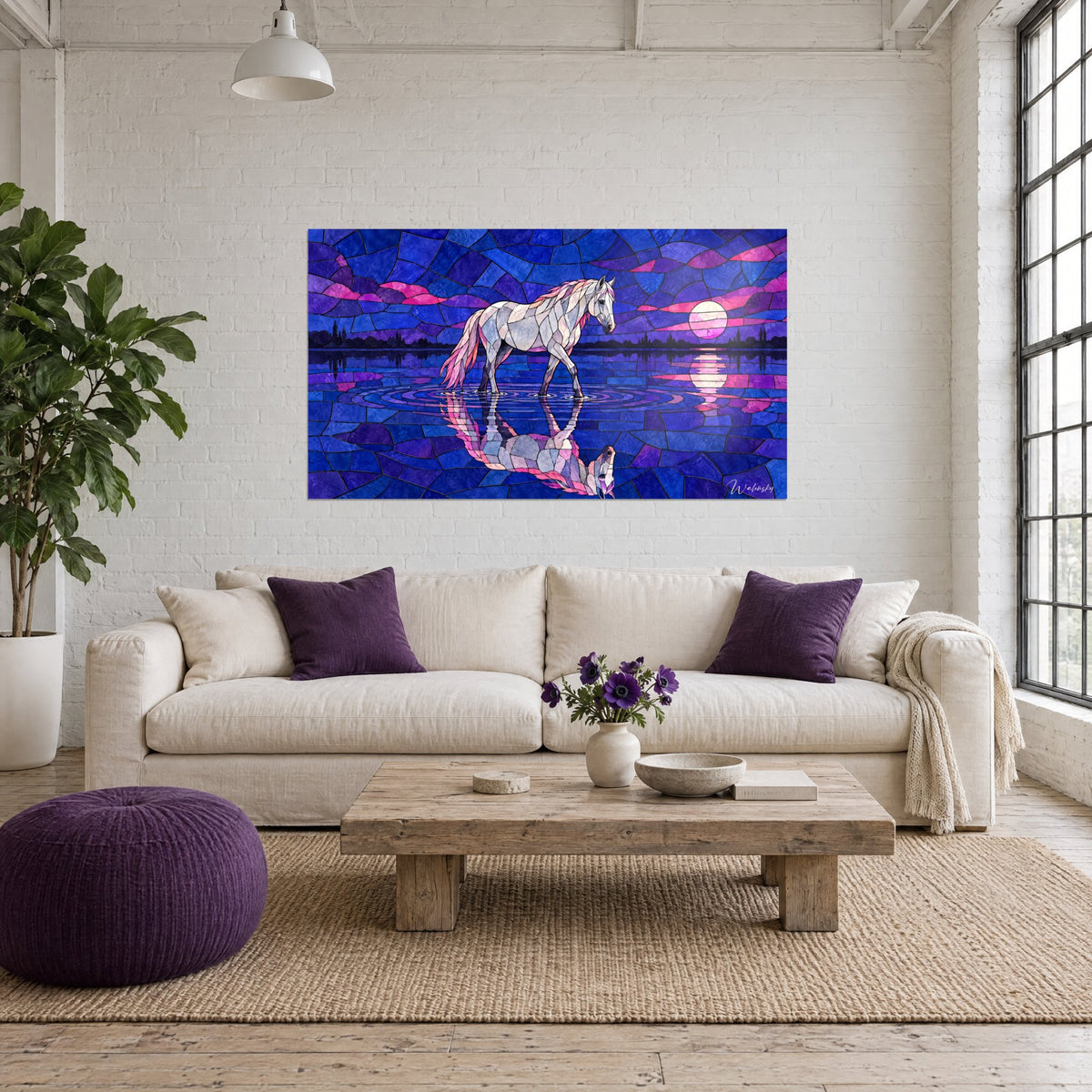 Tableau cheval blanc en vitrail, crinière rose, lune pâle reflétée dans l'eau bleue, au-dessus d'un canapé dans un salon lumineux