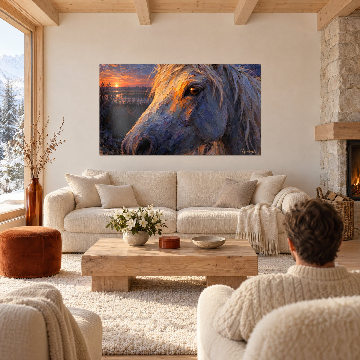 Tableau cheval gris aux reflets bleutés et crinière orangée, soleil couchant sur le marais, au-dessus d'un canapé dans un salon lumineux