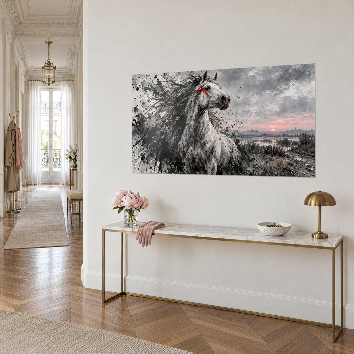 Tableau étalon gris pommelé, naseau rouge, marais au soleil rose couchant, vu de trois-quarts, console dorée, appartement haussmannien
