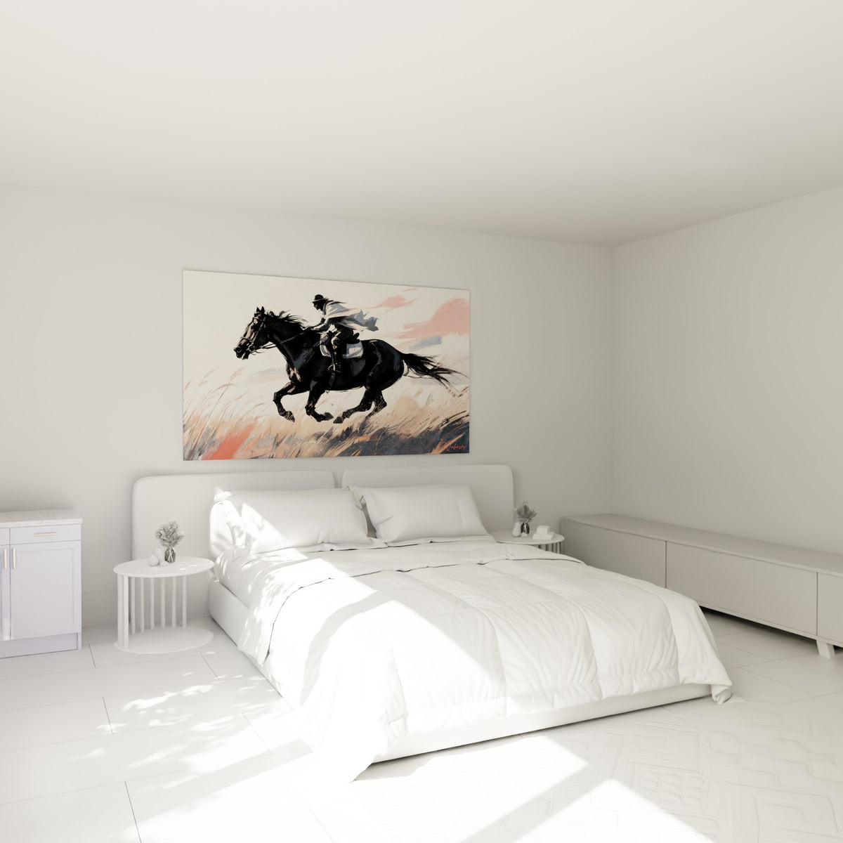 Cheval noir lancé au galop avec cavalier drapé, tons corail, au-dessus d'un lit dans une chambre claire