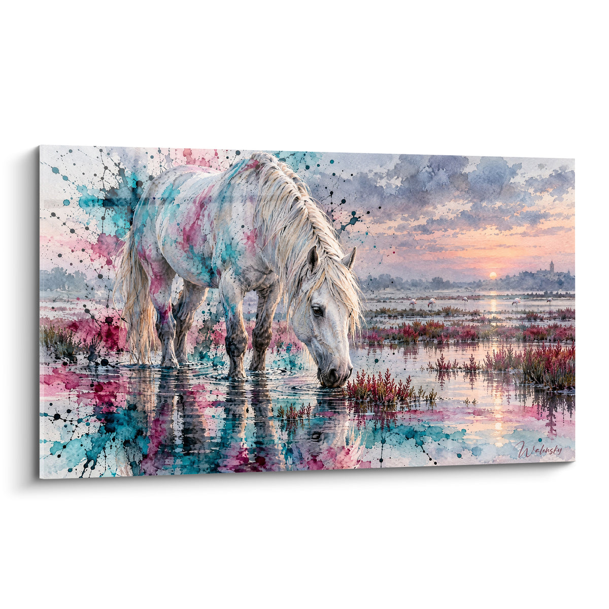Tableau Cheval de Camargue blanc s'abreuvant parmi des éclaboussures roses et turquoise au crépuscule