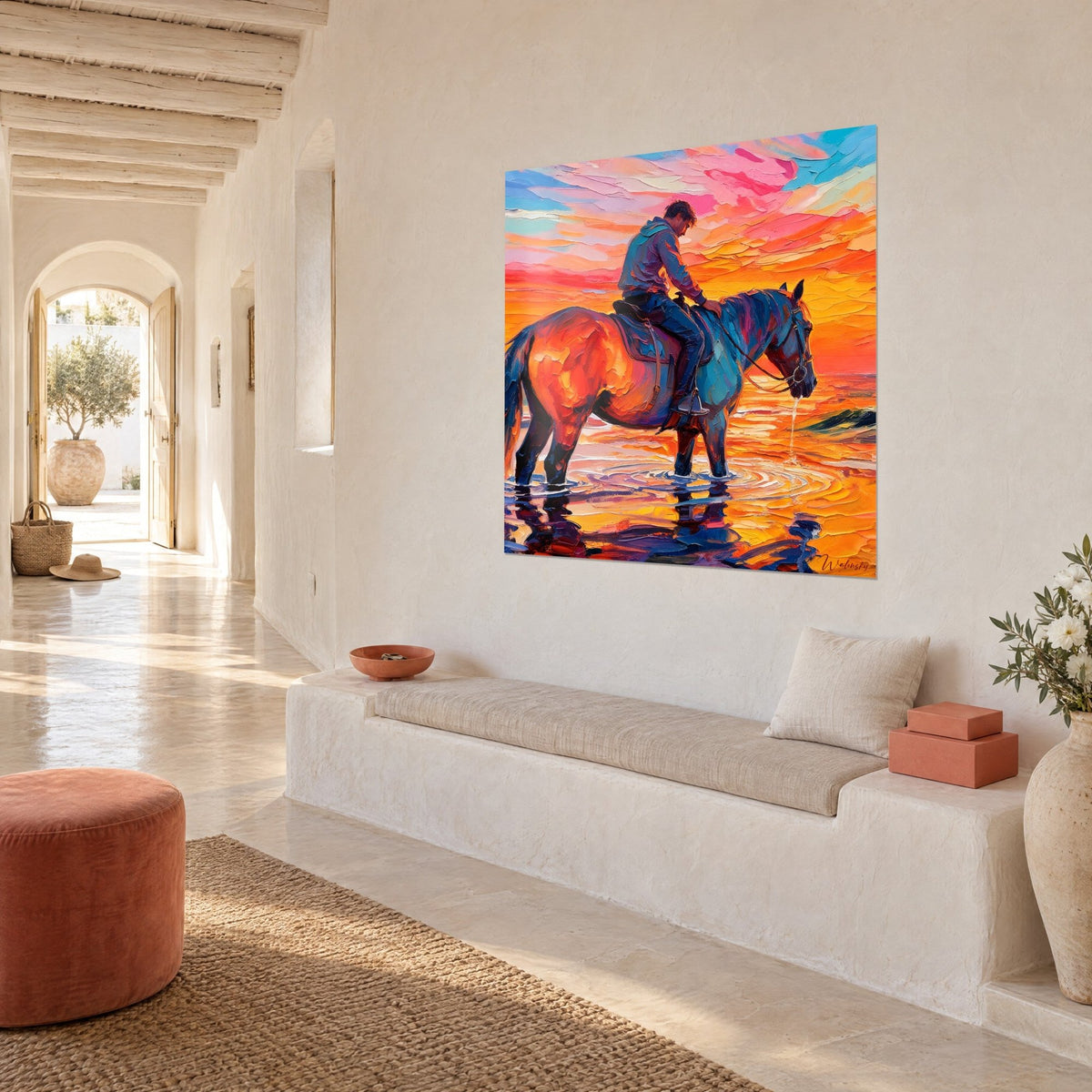 Quadro di un cavallo baio che immerge gli zoccoli in pozzanghere dorate, cielo rosa e turchese, panca bianca di una casa mediterranea