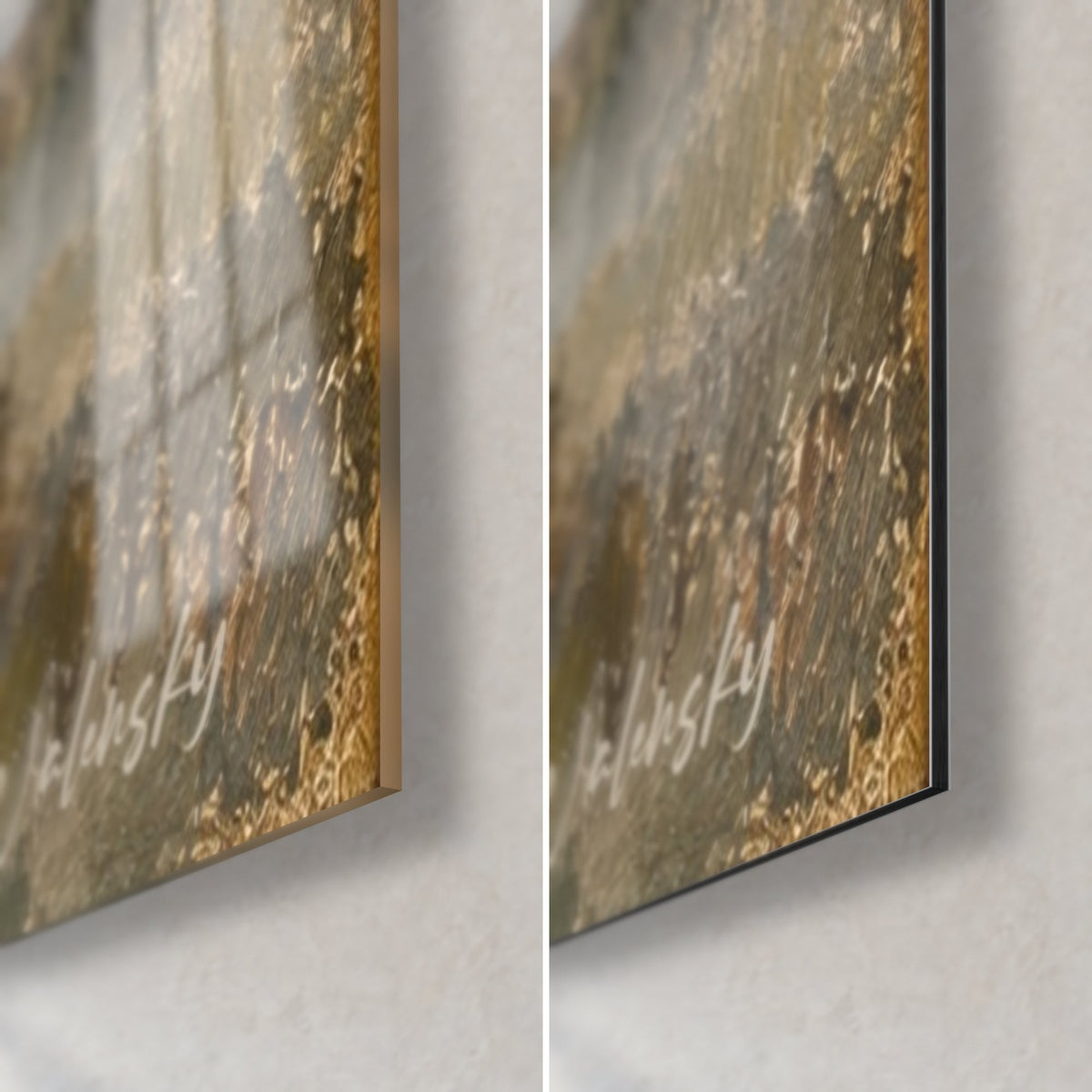 Tableau destrier noir de profil, coin bas droit : verre acrylique brillant à gauche, Dibond mat à droite, signature dorée, tranche 3 mm
