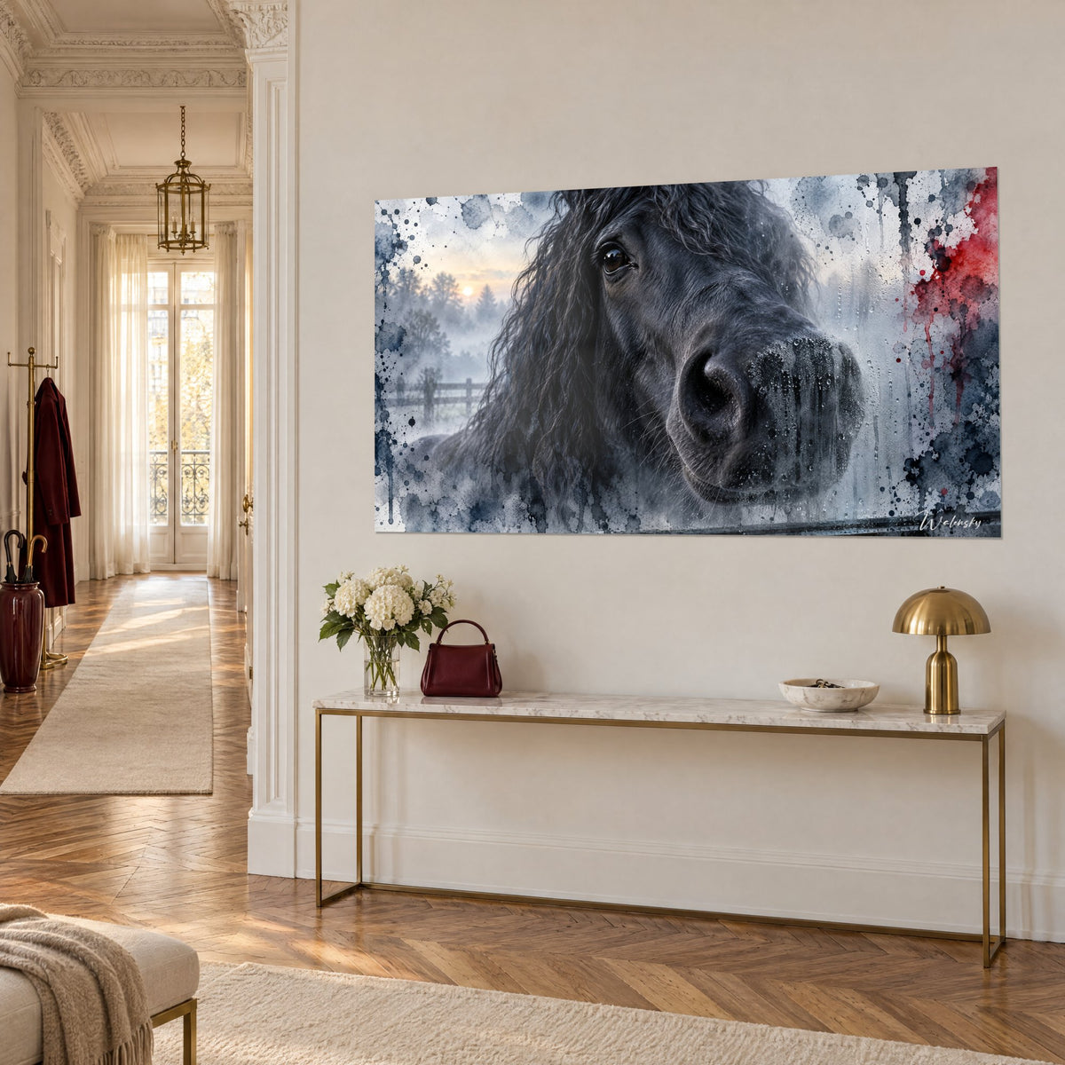 Tableau portrait équin sombre dans la brume dorée, taches rouge sang et bleu-gris, vu de trois-quarts sur une console en laiton